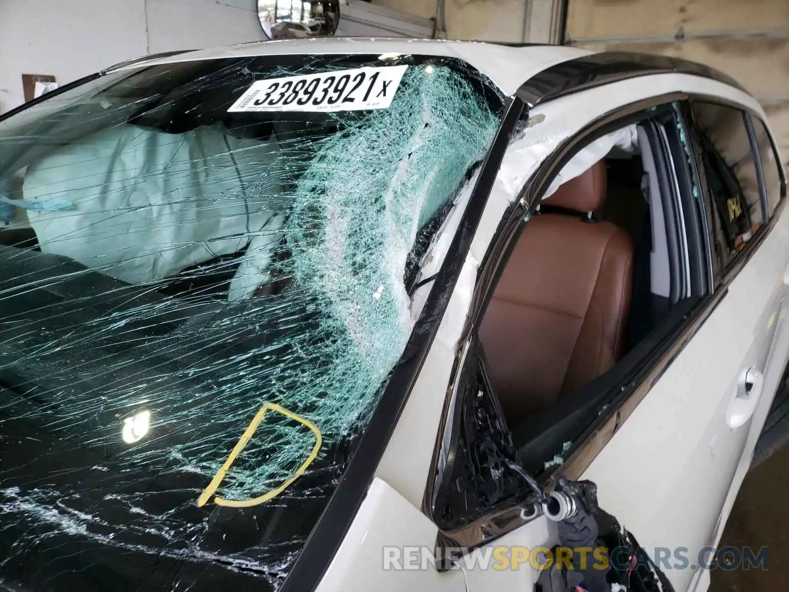 9 Photograph of a damaged car 5TDDGRFH2KS063390 TOYOTA HIGHLANDER 2019