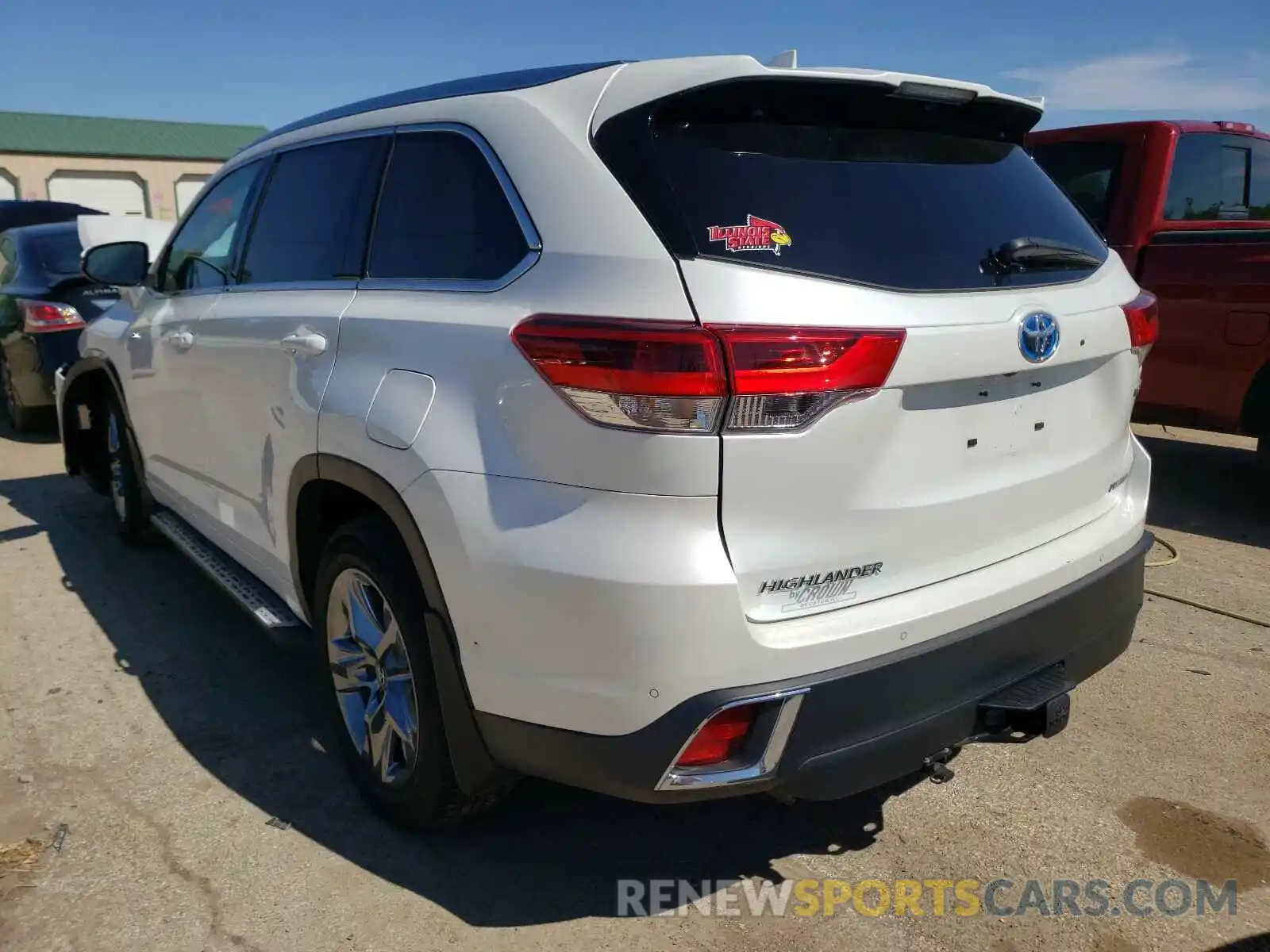 3 Photograph of a damaged car 5TDDGRFH2KS070579 TOYOTA HIGHLANDER 2019