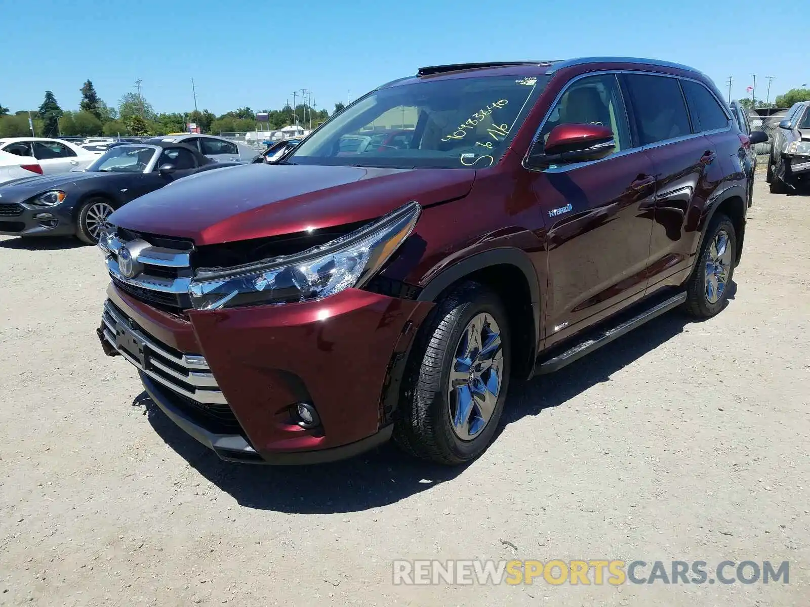 2 Photograph of a damaged car 5TDDGRFH2KS073742 TOYOTA HIGHLANDER 2019