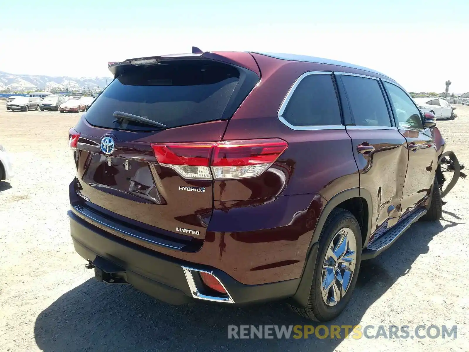 4 Photograph of a damaged car 5TDDGRFH2KS073742 TOYOTA HIGHLANDER 2019