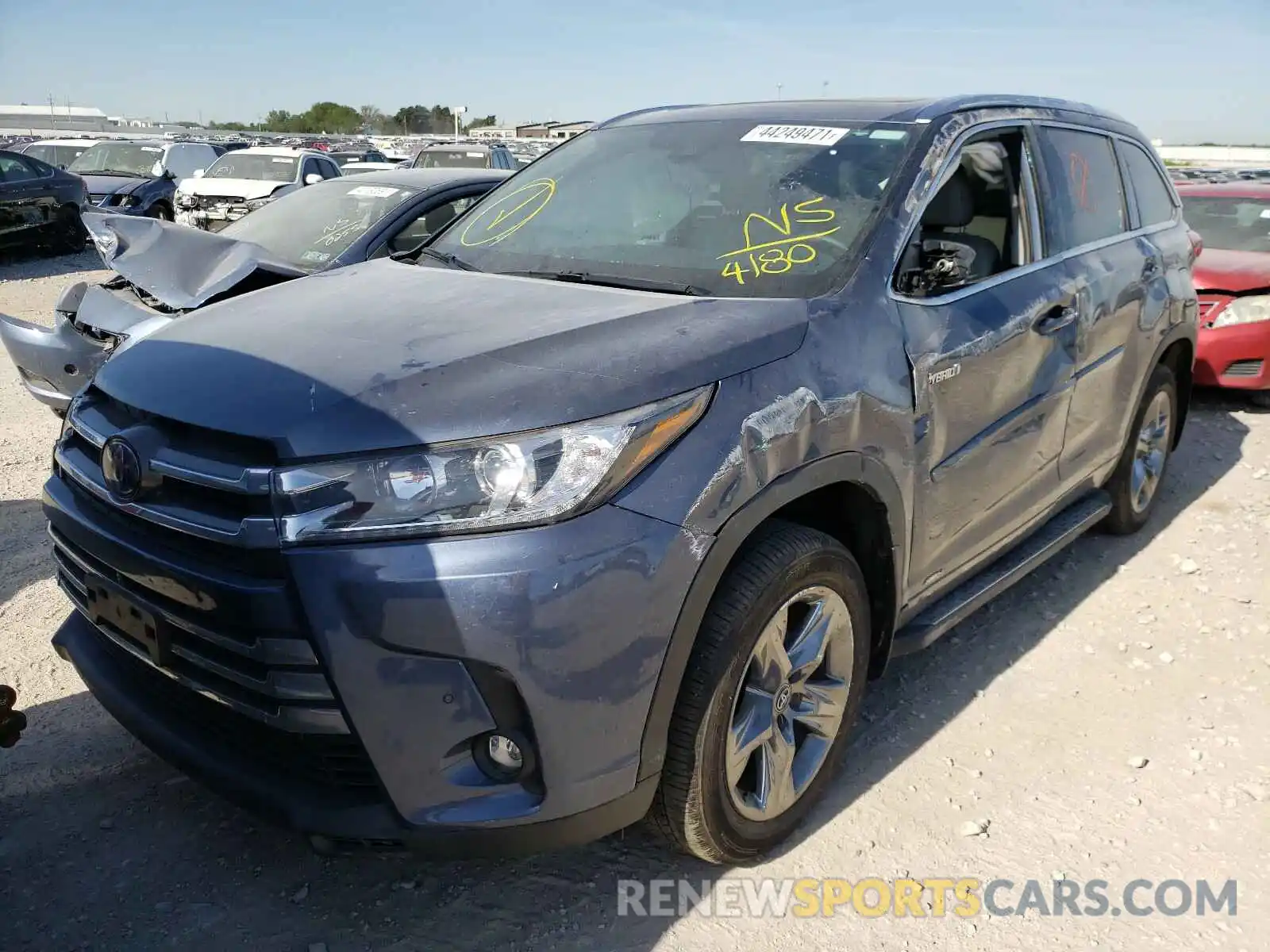 2 Photograph of a damaged car 5TDDGRFH2KS074180 TOYOTA HIGHLANDER 2019