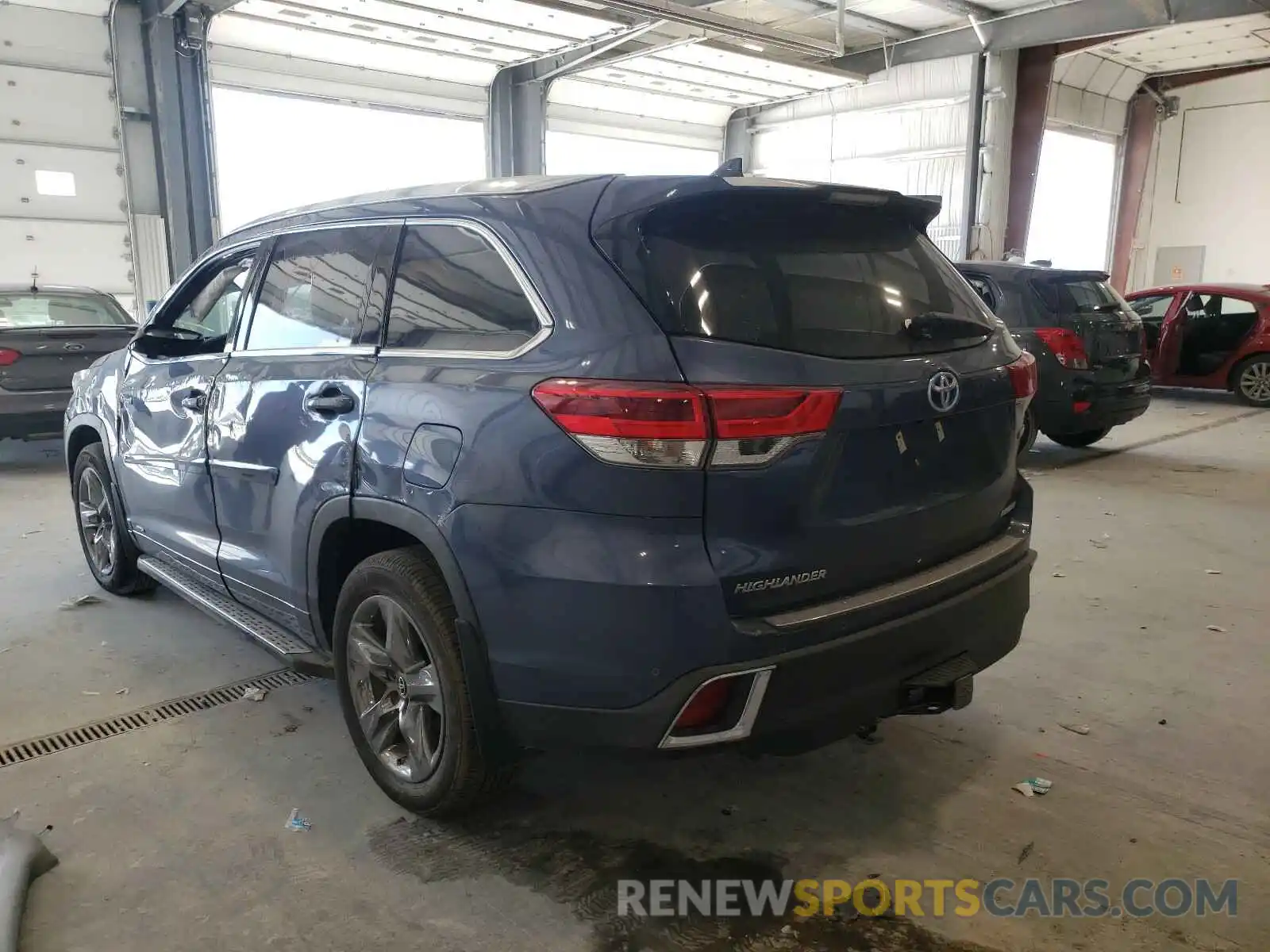 3 Photograph of a damaged car 5TDDGRFH2KS074180 TOYOTA HIGHLANDER 2019