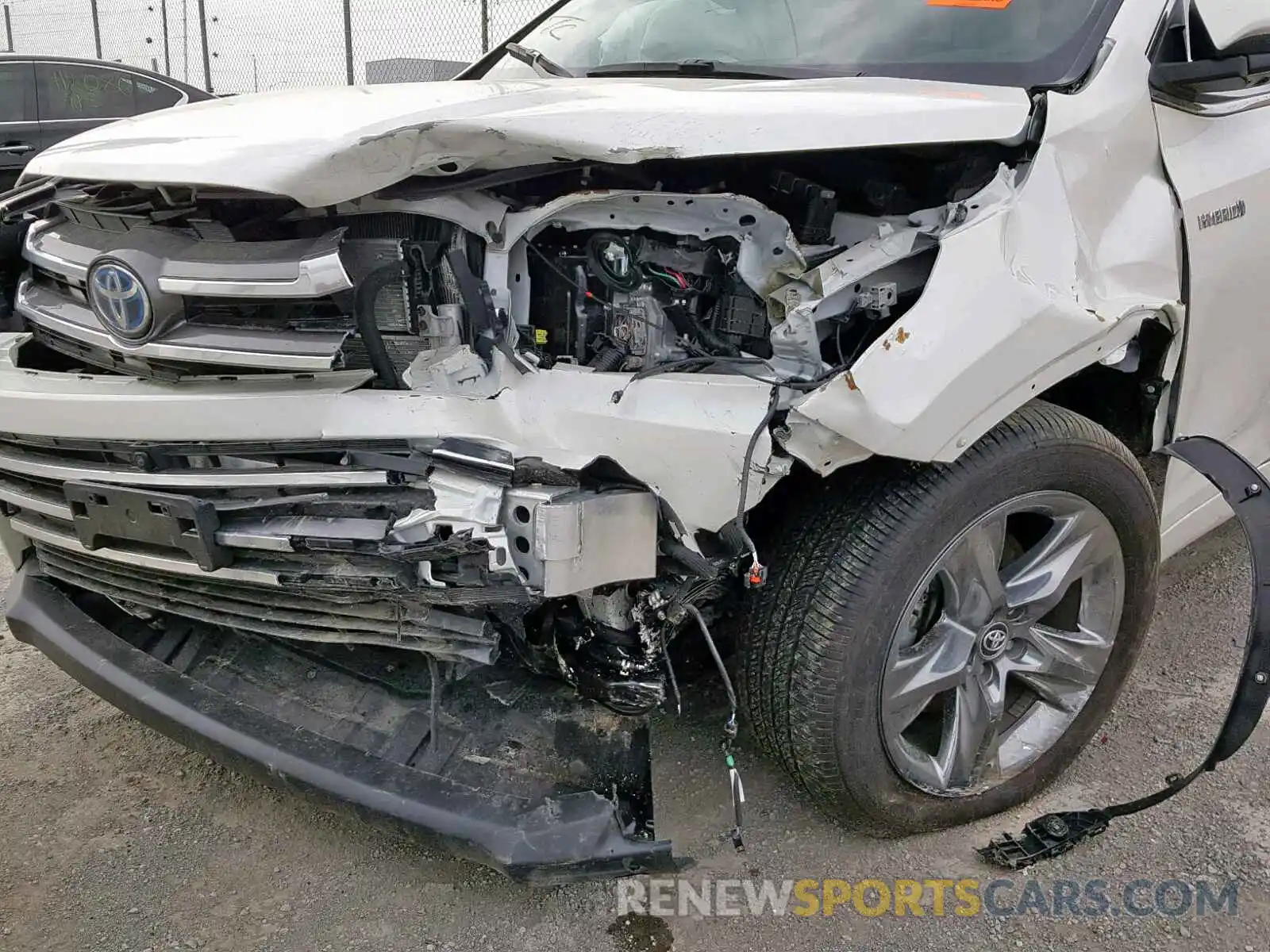 9 Photograph of a damaged car 5TDDGRFH3KS053368 TOYOTA HIGHLANDER 2019