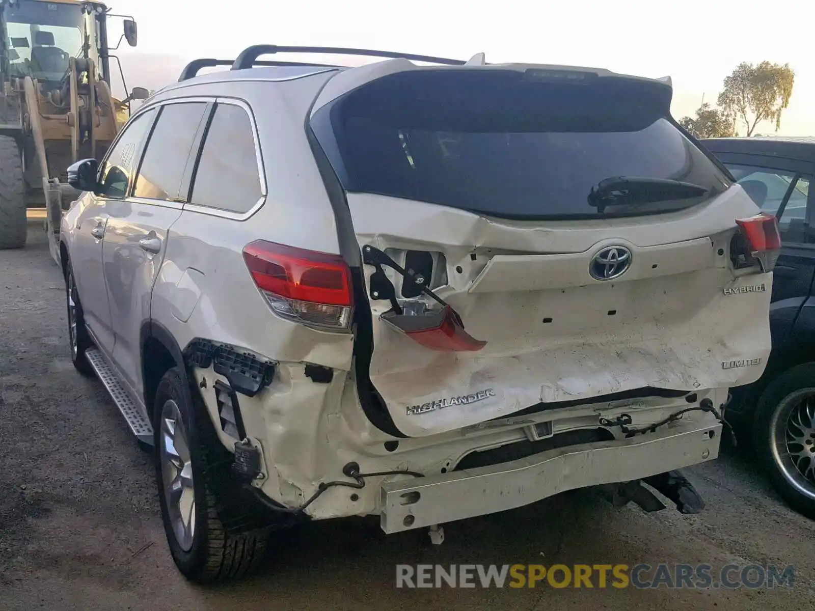 3 Photograph of a damaged car 5TDDGRFH3KS053998 TOYOTA HIGHLANDER 2019