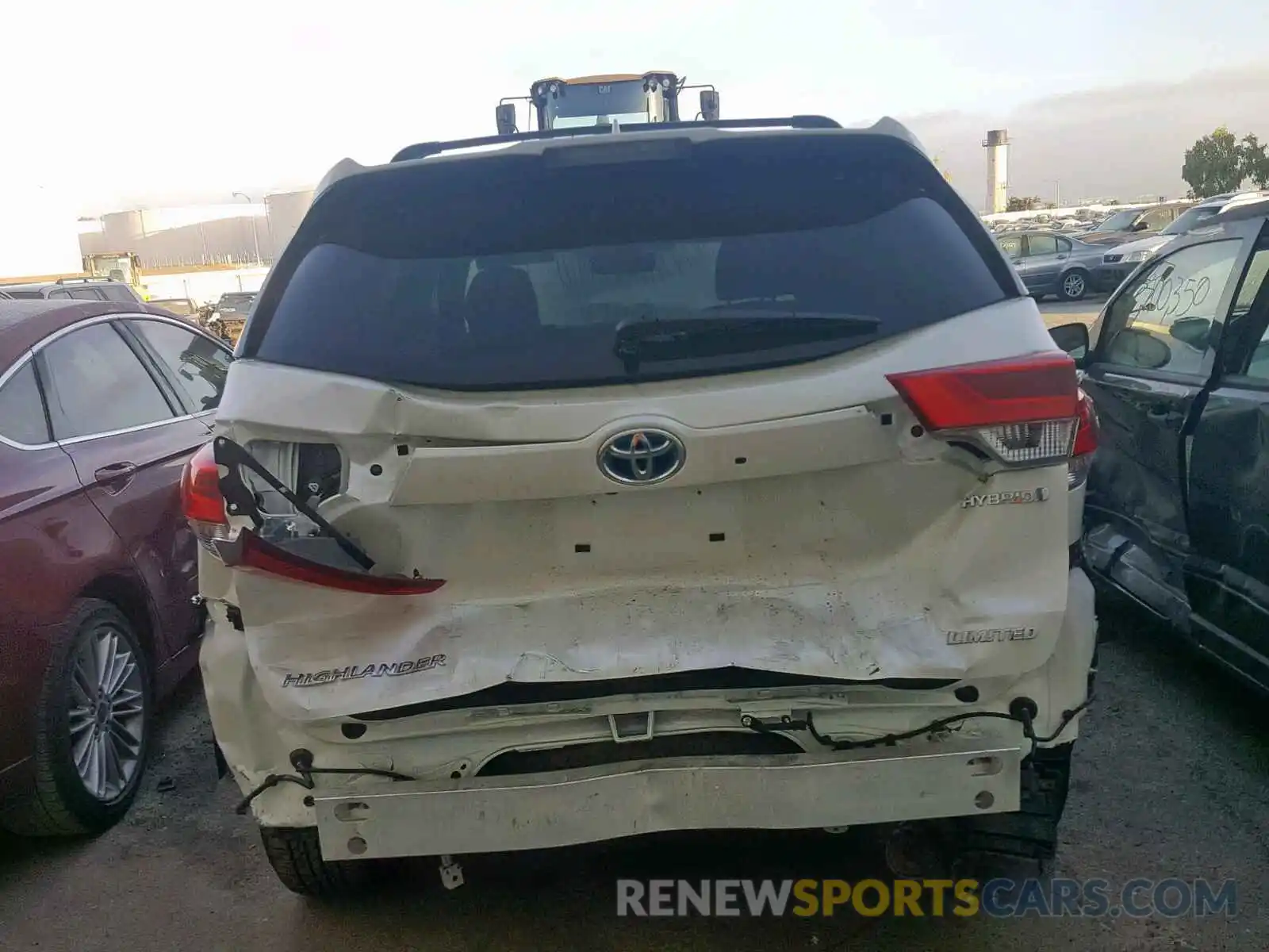 9 Photograph of a damaged car 5TDDGRFH3KS053998 TOYOTA HIGHLANDER 2019