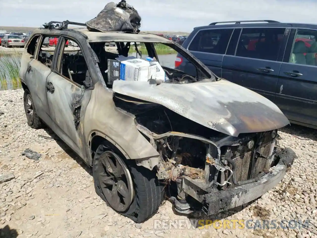 1 Photograph of a damaged car 5TDDGRFH3KS064015 TOYOTA HIGHLANDER 2019