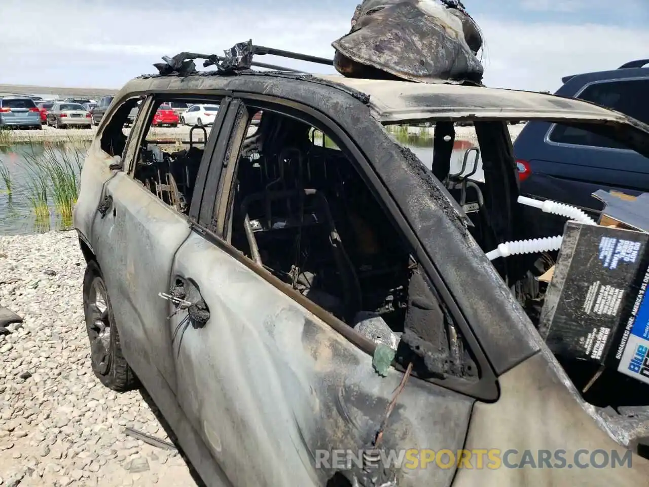 10 Photograph of a damaged car 5TDDGRFH3KS064015 TOYOTA HIGHLANDER 2019