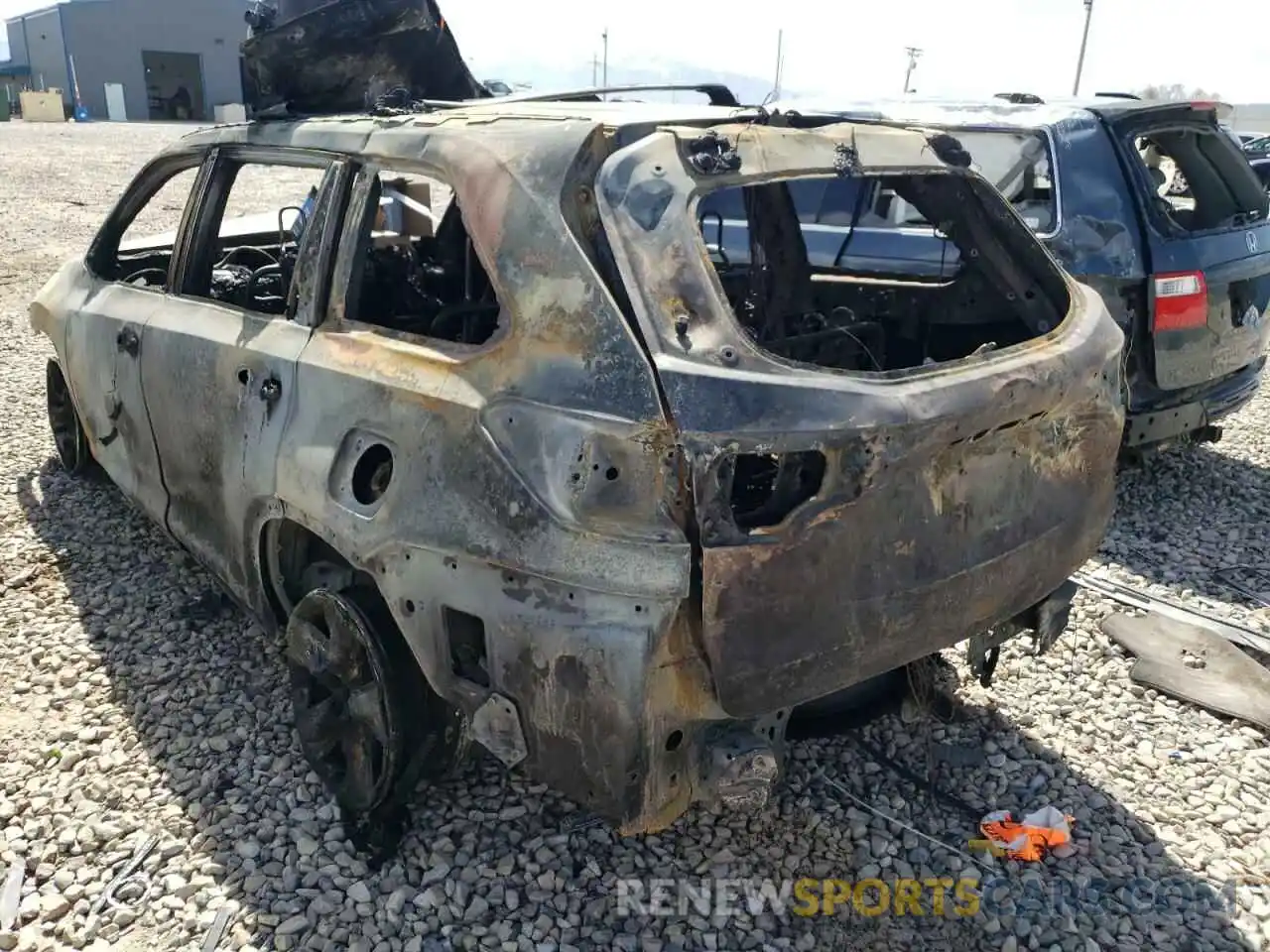 3 Photograph of a damaged car 5TDDGRFH3KS064015 TOYOTA HIGHLANDER 2019