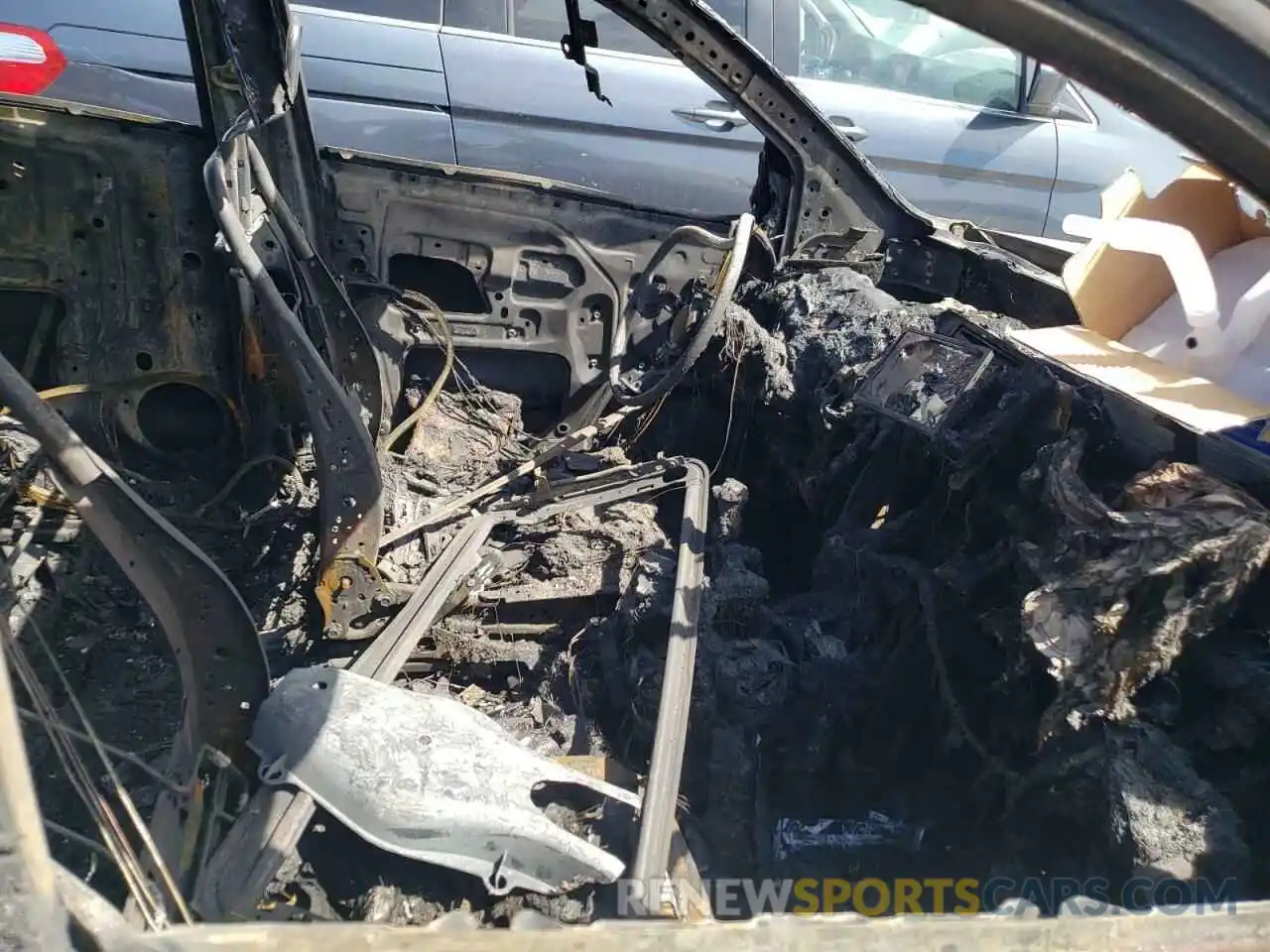 5 Photograph of a damaged car 5TDDGRFH3KS064015 TOYOTA HIGHLANDER 2019