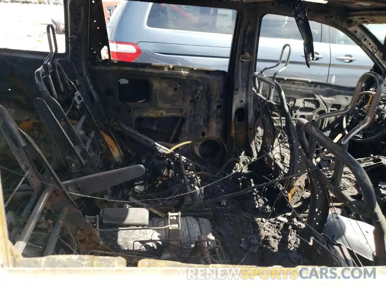 6 Photograph of a damaged car 5TDDGRFH3KS064015 TOYOTA HIGHLANDER 2019