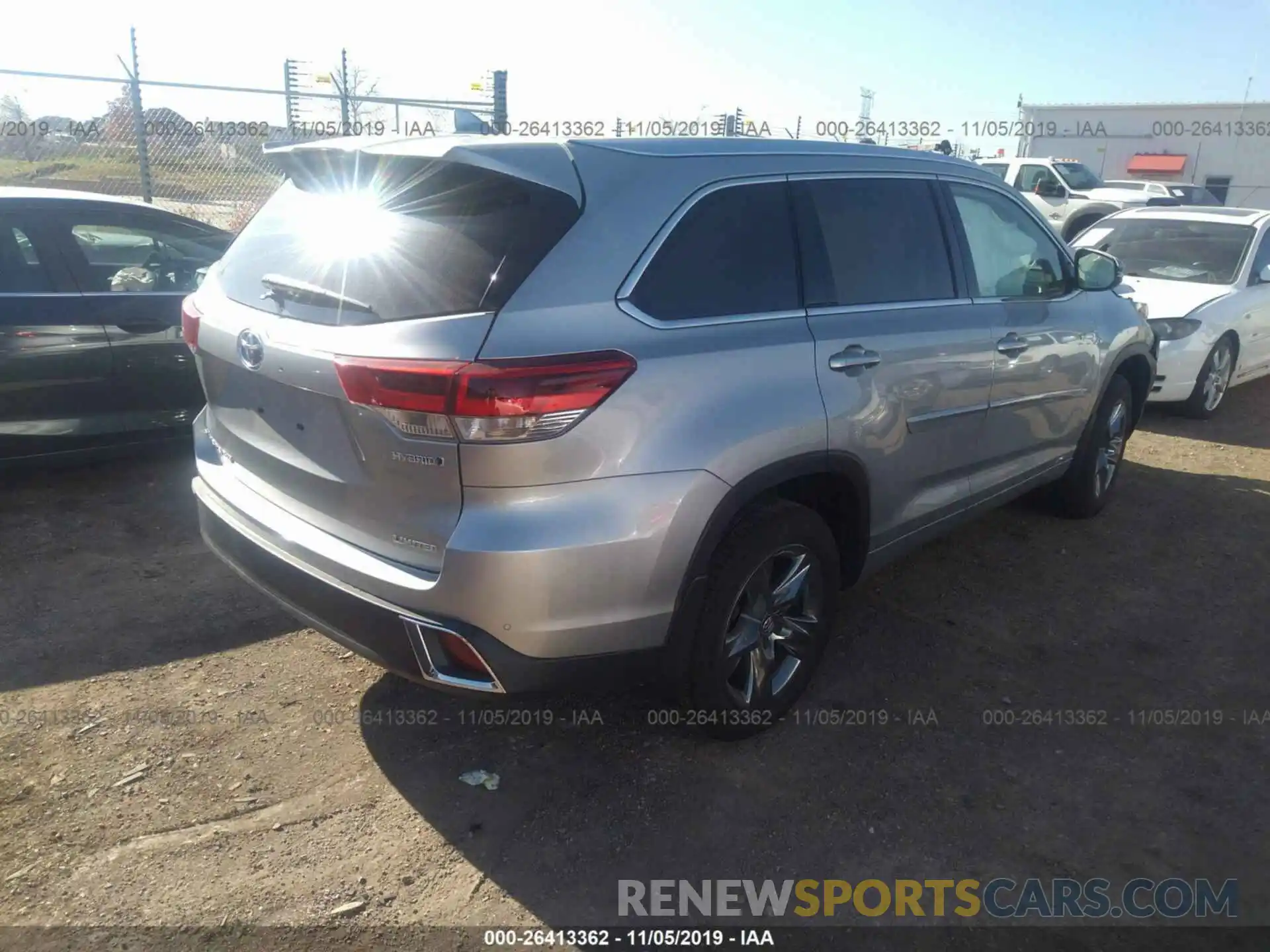 4 Photograph of a damaged car 5TDDGRFH3KS066587 TOYOTA HIGHLANDER 2019