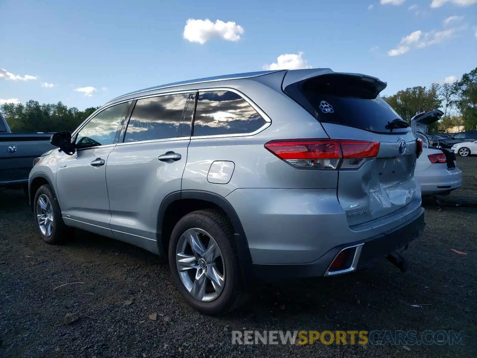 3 Photograph of a damaged car 5TDDGRFH3KS068789 TOYOTA HIGHLANDER 2019