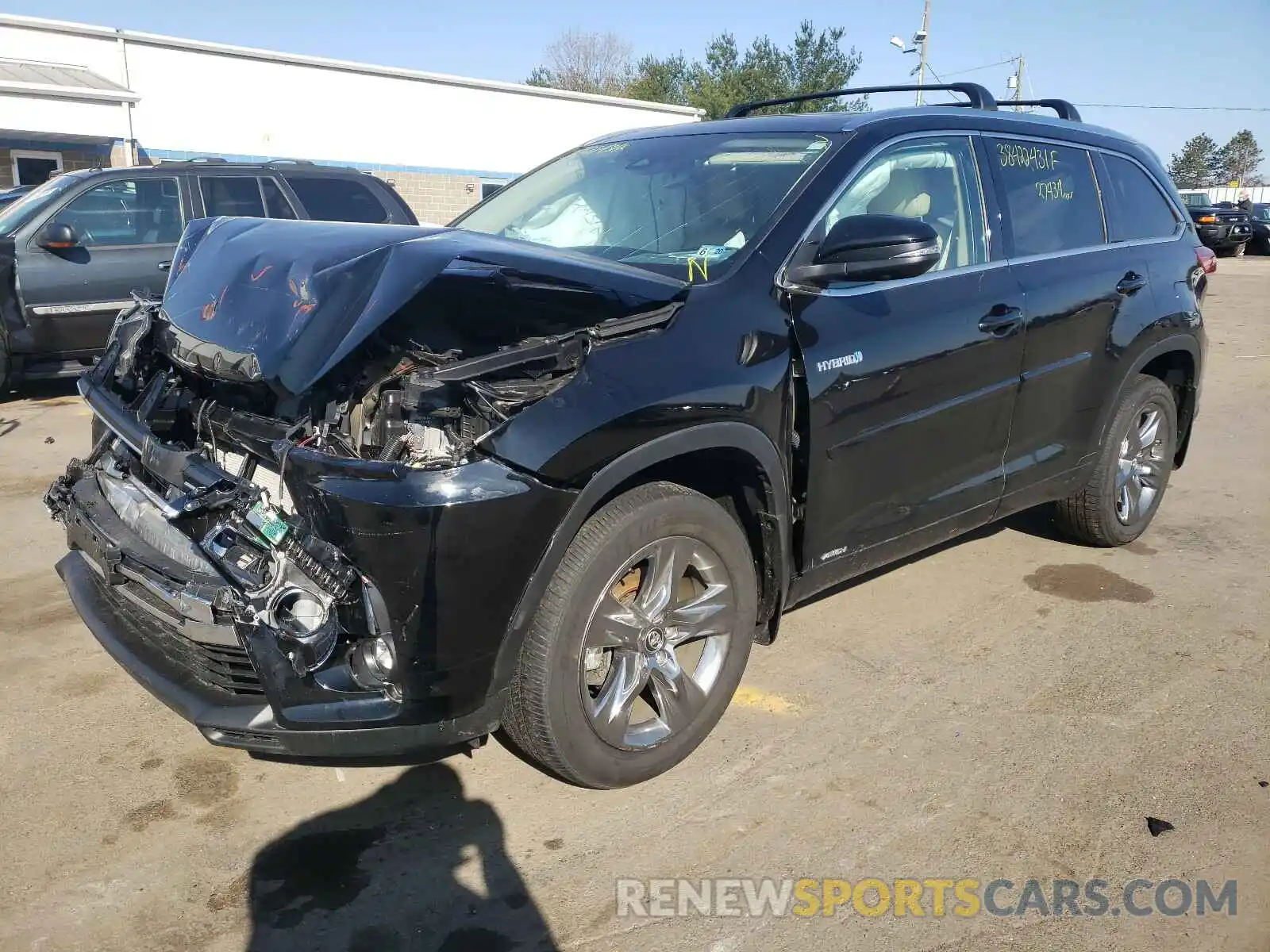 2 Photograph of a damaged car 5TDDGRFH3KS070073 TOYOTA HIGHLANDER 2019