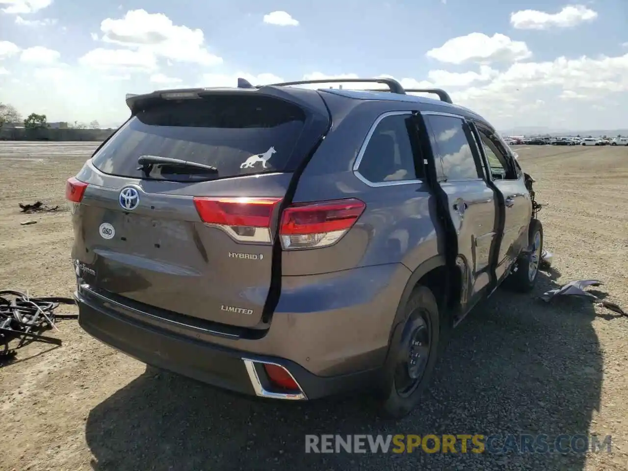 4 Photograph of a damaged car 5TDDGRFH3KS074205 TOYOTA HIGHLANDER 2019