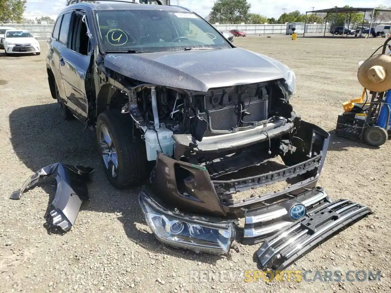 9 Photograph of a damaged car 5TDDGRFH3KS074205 TOYOTA HIGHLANDER 2019