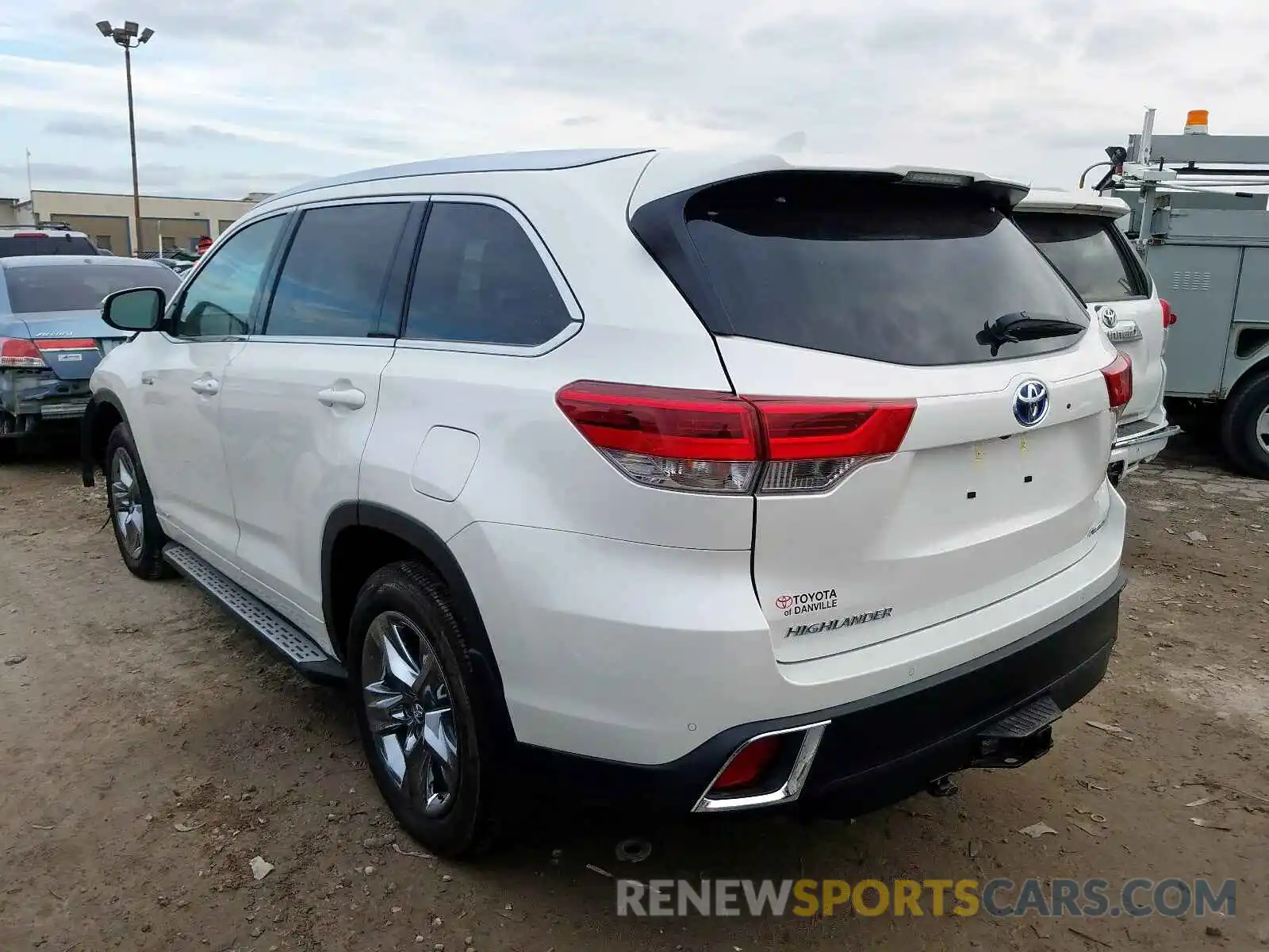 3 Photograph of a damaged car 5TDDGRFH3KS075497 TOYOTA HIGHLANDER 2019