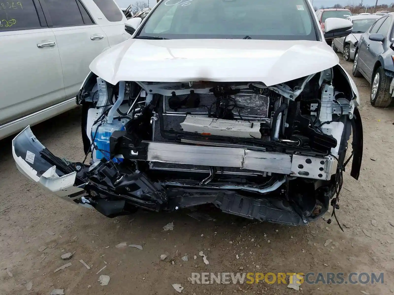 9 Photograph of a damaged car 5TDDGRFH3KS075497 TOYOTA HIGHLANDER 2019