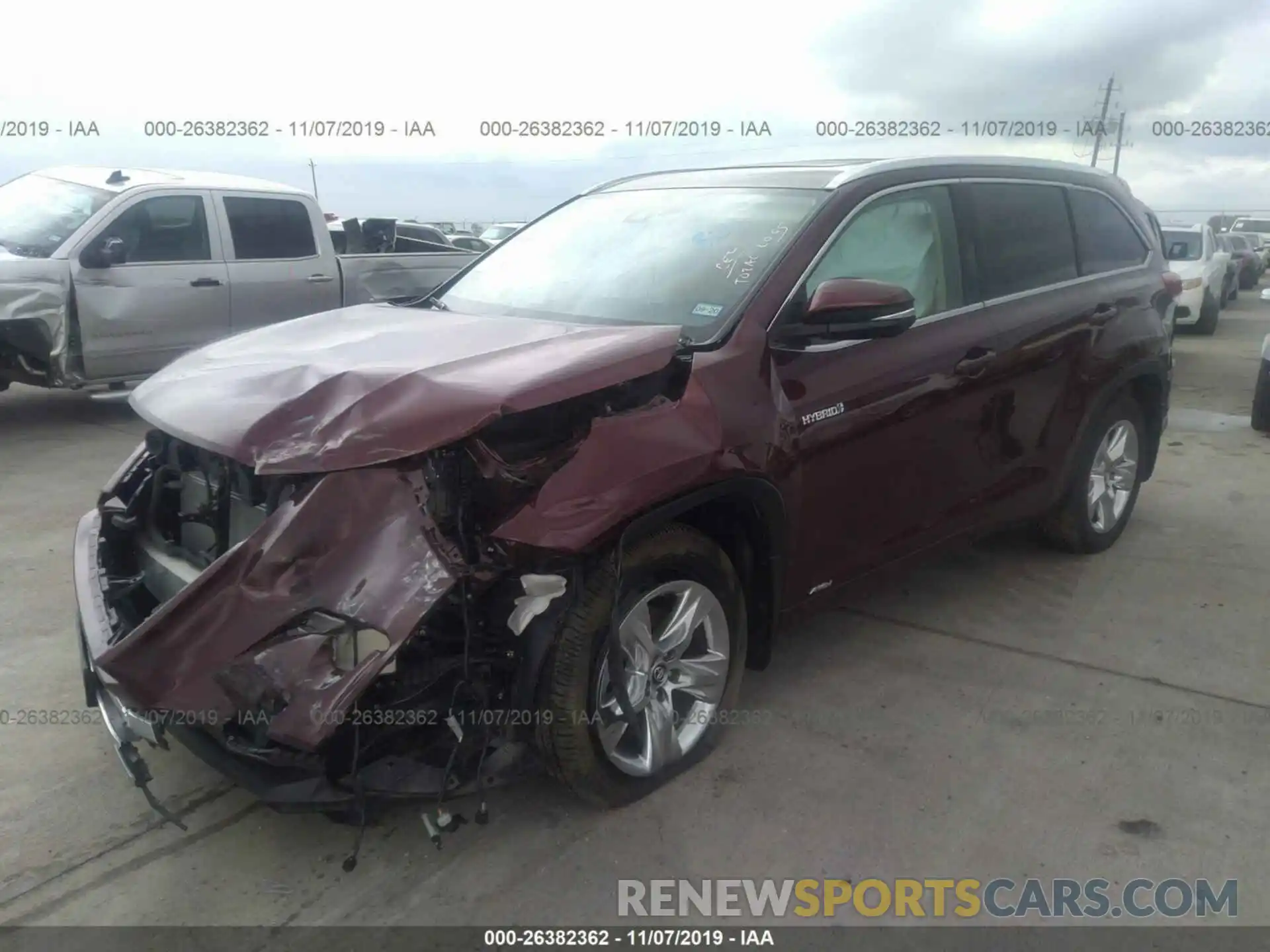 2 Photograph of a damaged car 5TDDGRFH4KS052519 TOYOTA HIGHLANDER 2019