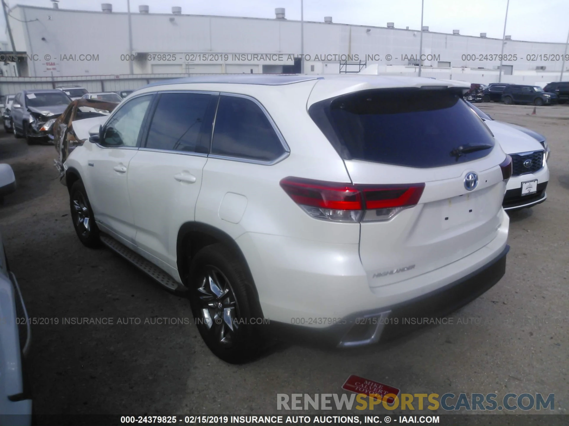 3 Photograph of a damaged car 5TDDGRFH4KS053427 TOYOTA HIGHLANDER 2019