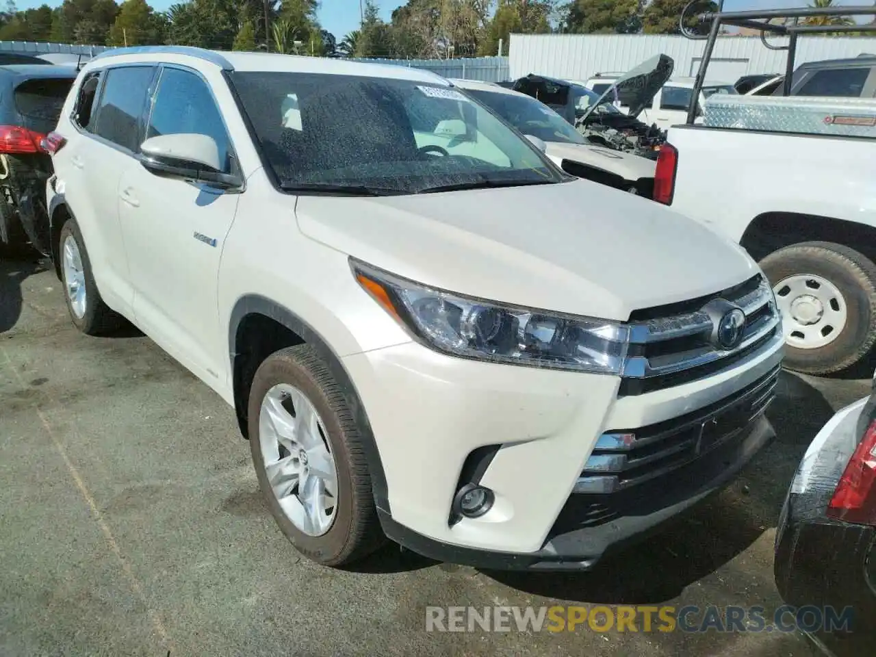 1 Photograph of a damaged car 5TDDGRFH4KS059521 TOYOTA HIGHLANDER 2019