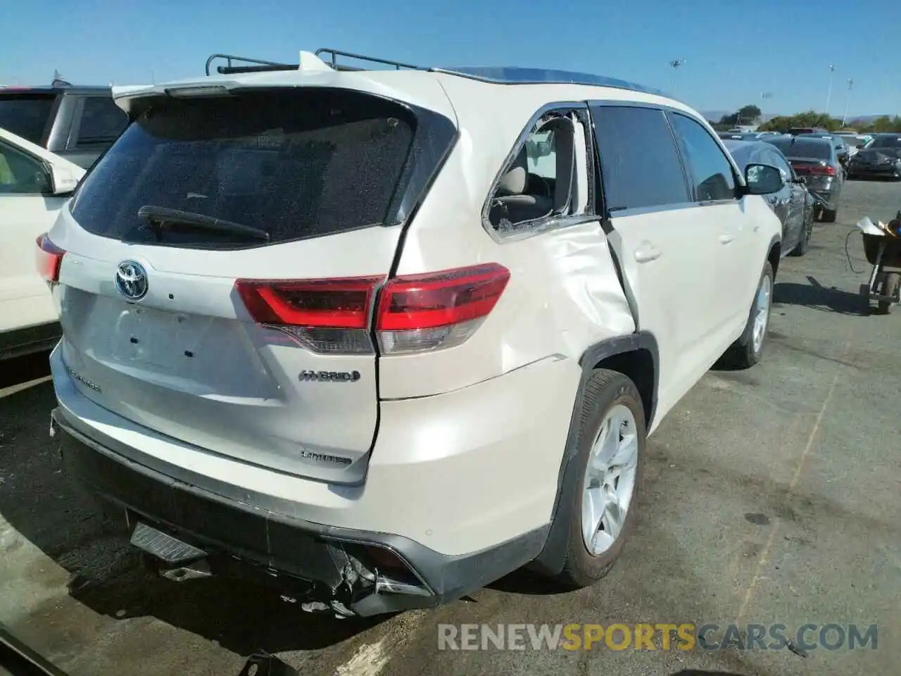 4 Photograph of a damaged car 5TDDGRFH4KS059521 TOYOTA HIGHLANDER 2019