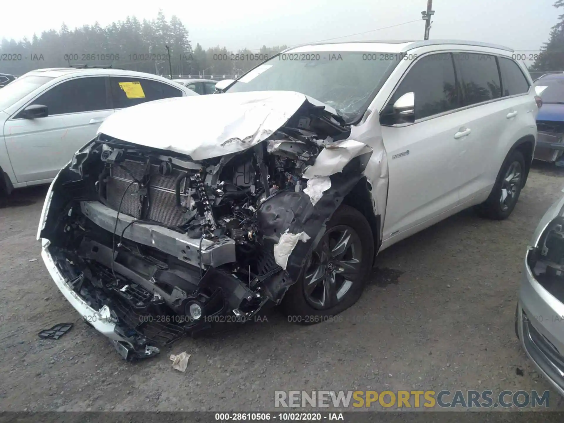 2 Photograph of a damaged car 5TDDGRFH4KS061611 TOYOTA HIGHLANDER 2019