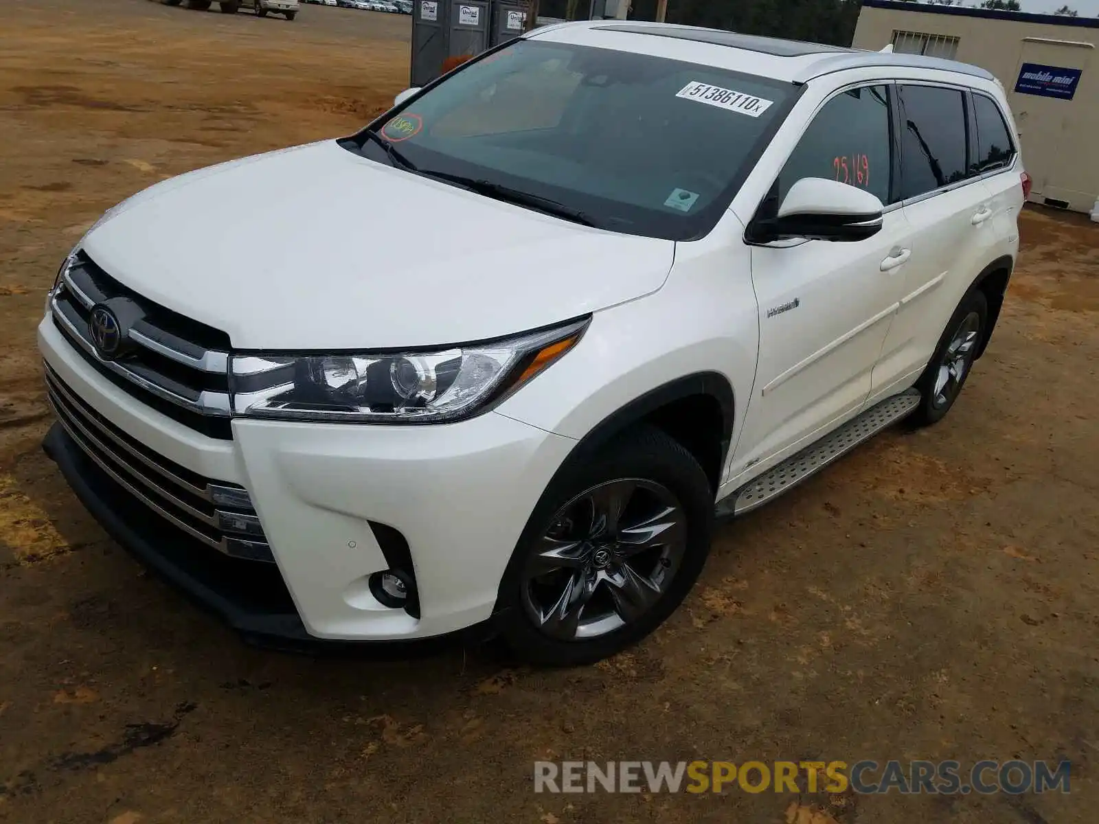 2 Photograph of a damaged car 5TDDGRFH4KS068820 TOYOTA HIGHLANDER 2019