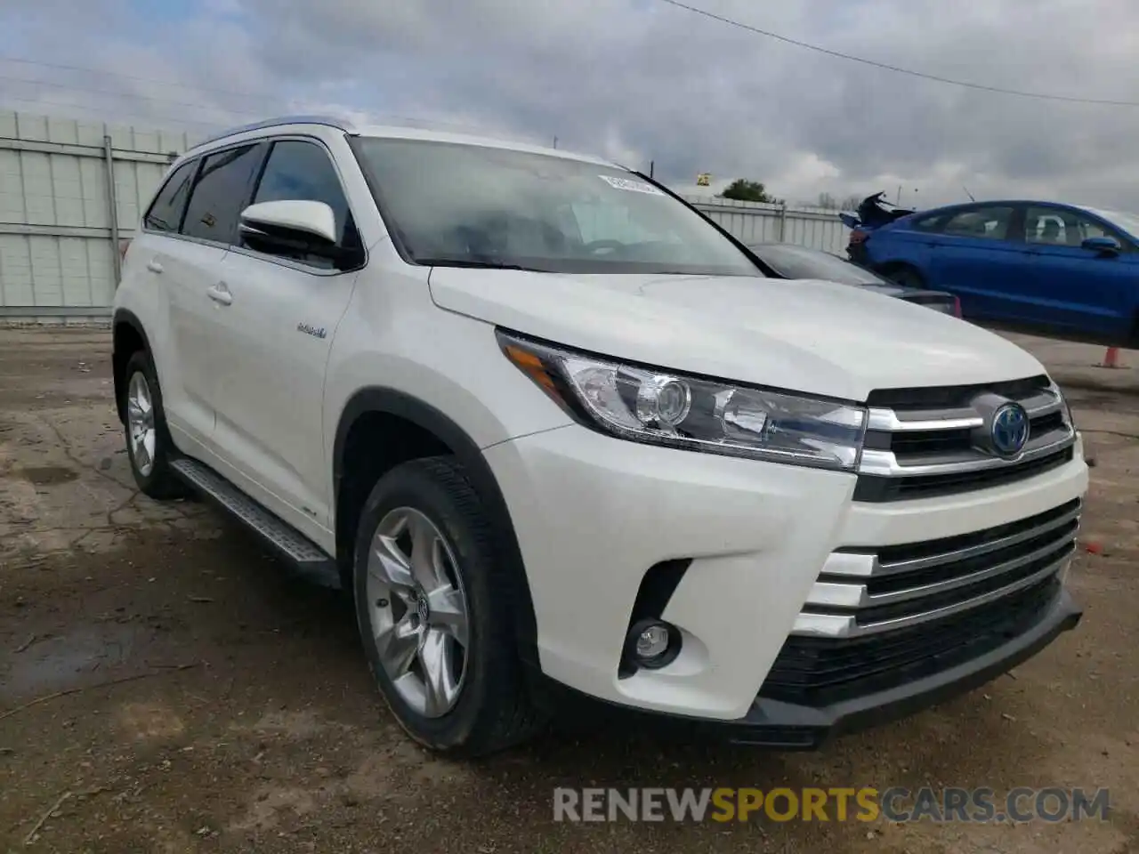 1 Photograph of a damaged car 5TDDGRFH4KS075993 TOYOTA HIGHLANDER 2019