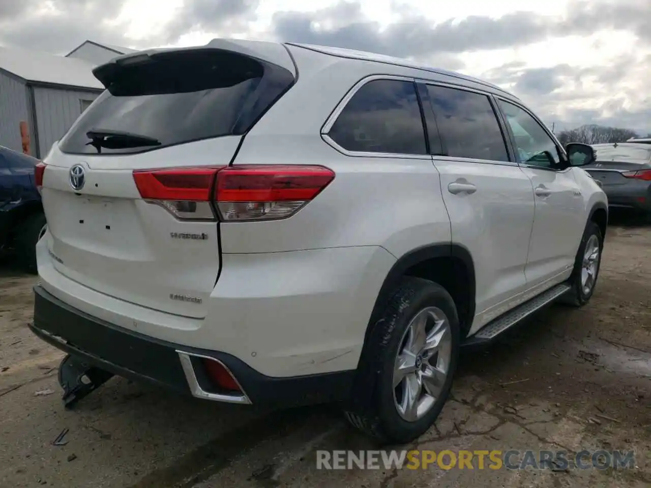 4 Photograph of a damaged car 5TDDGRFH4KS075993 TOYOTA HIGHLANDER 2019