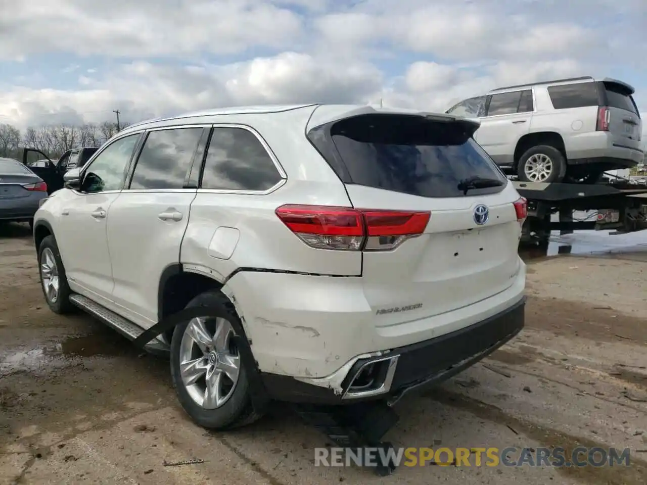 9 Photograph of a damaged car 5TDDGRFH4KS075993 TOYOTA HIGHLANDER 2019