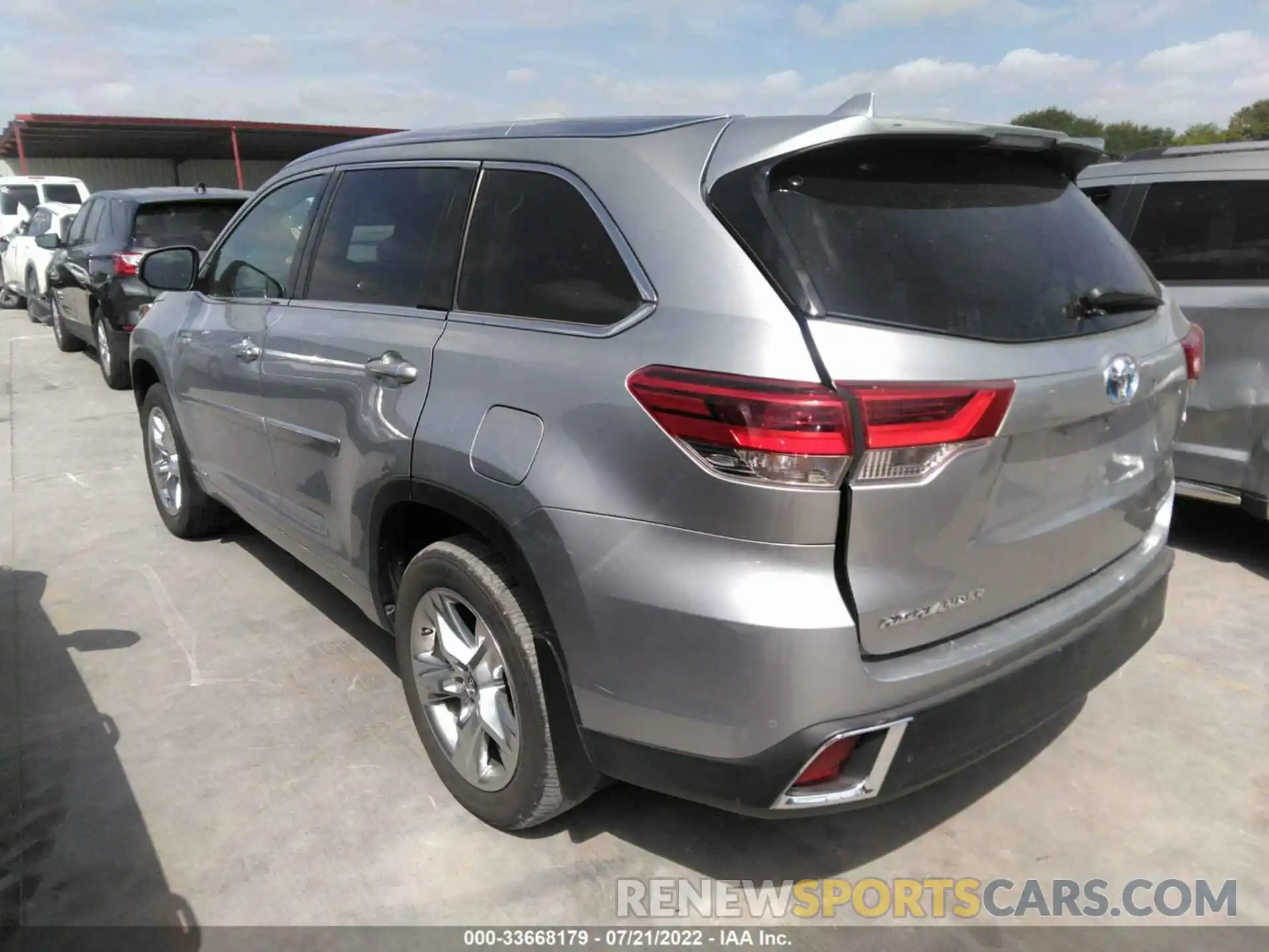 3 Photograph of a damaged car 5TDDGRFH5KS057938 TOYOTA HIGHLANDER 2019