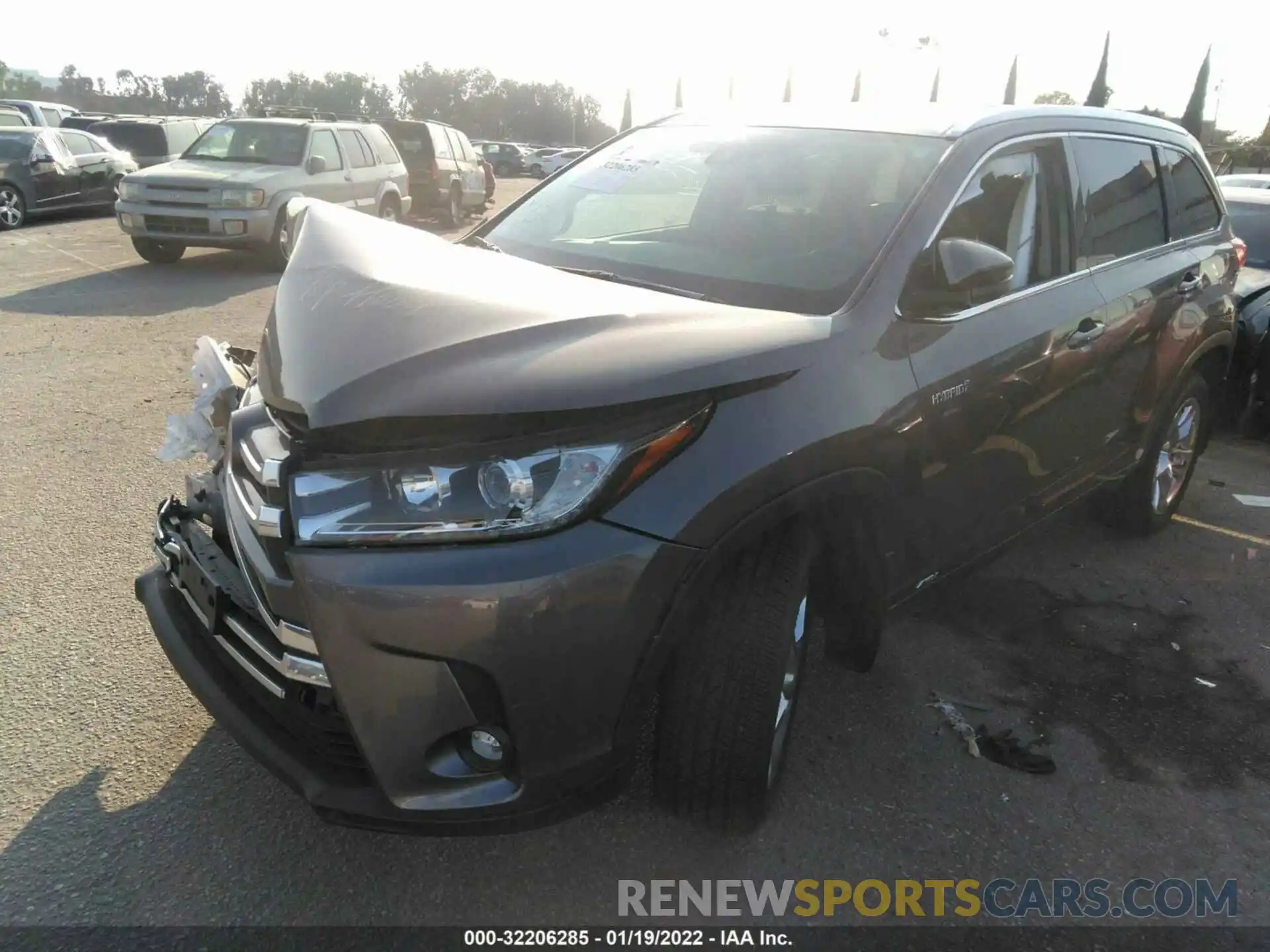 2 Photograph of a damaged car 5TDDGRFH5KS066932 TOYOTA HIGHLANDER 2019