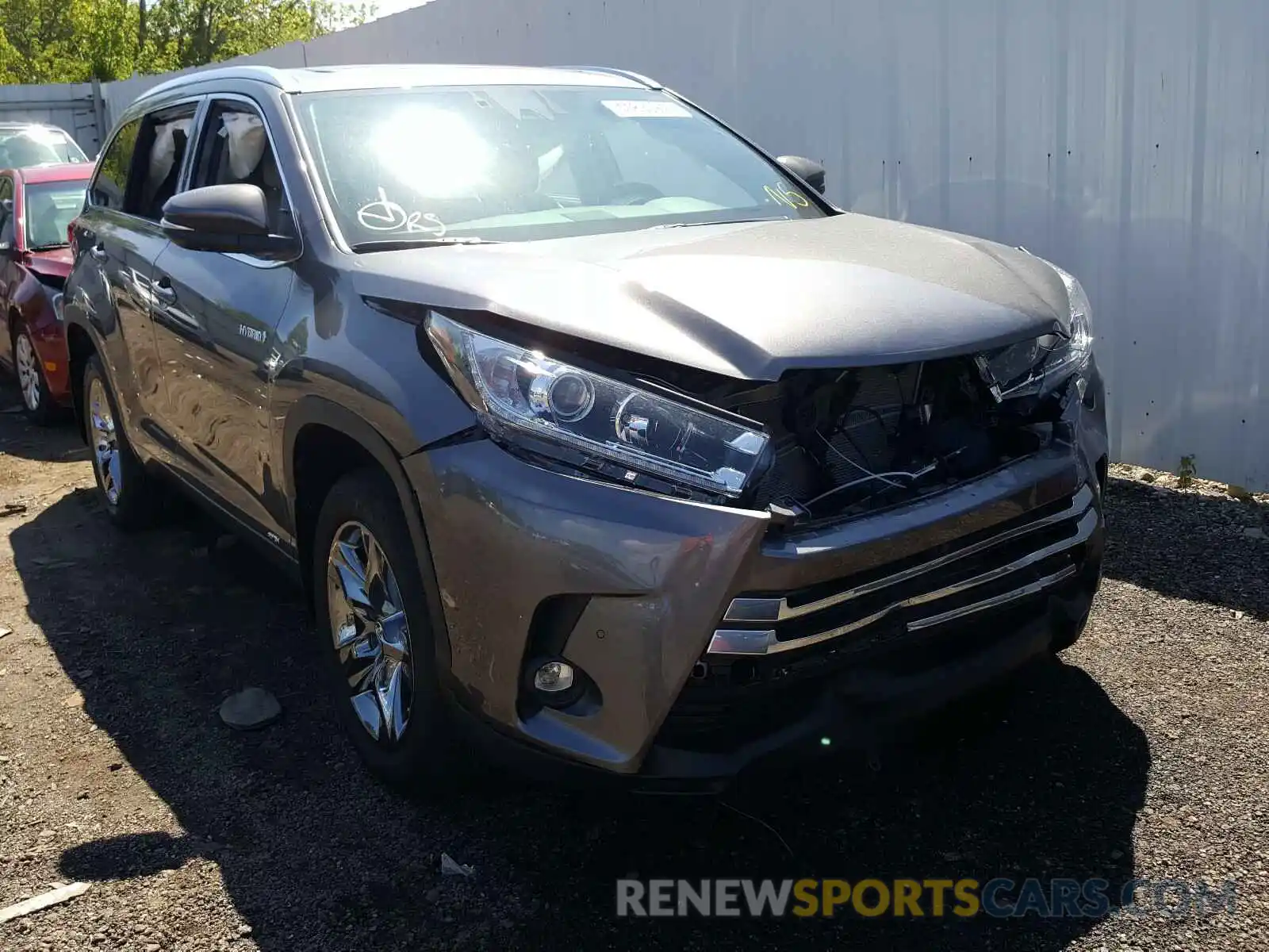 1 Photograph of a damaged car 5TDDGRFH5KS074075 TOYOTA HIGHLANDER 2019