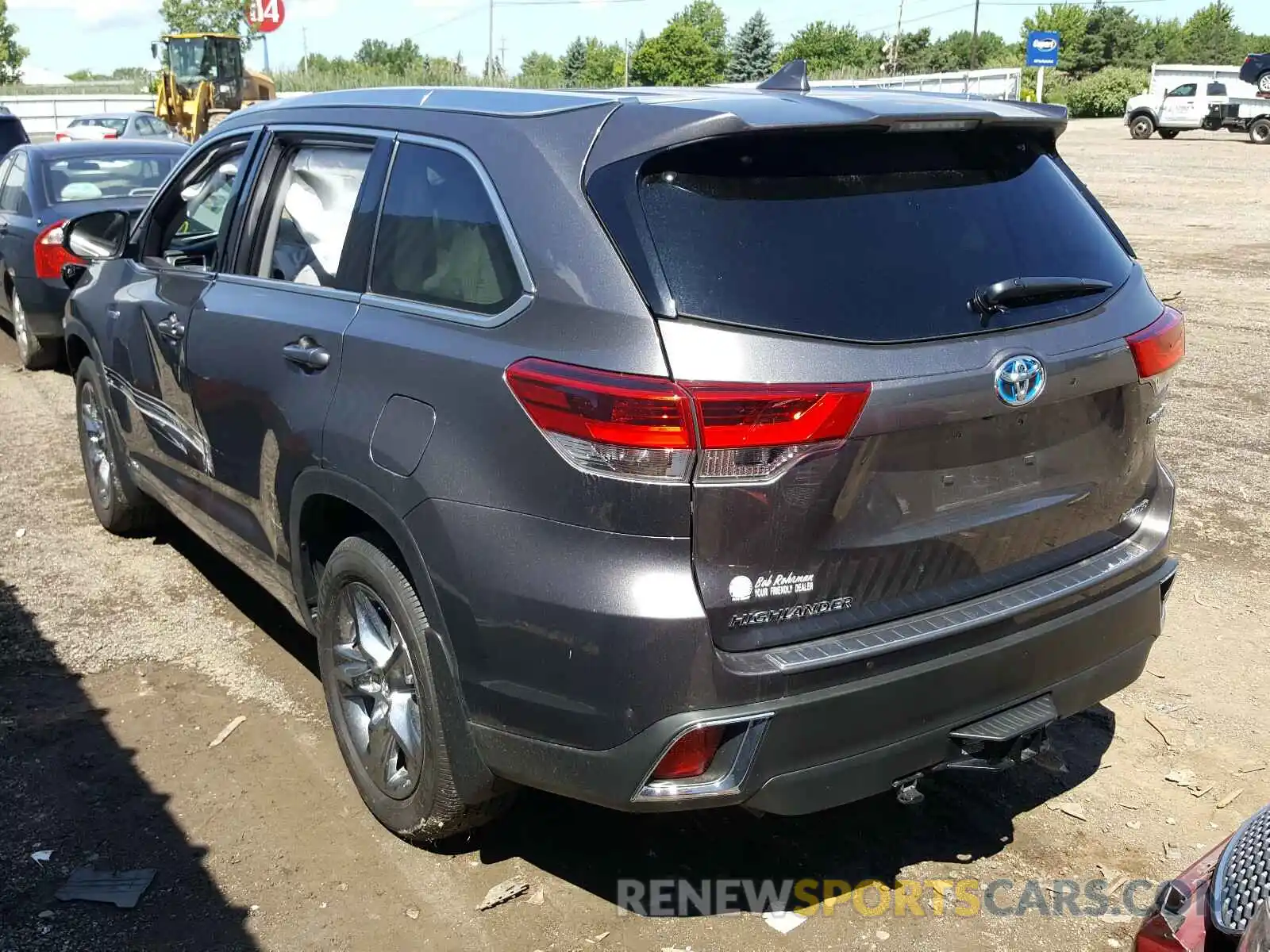 3 Photograph of a damaged car 5TDDGRFH5KS074075 TOYOTA HIGHLANDER 2019