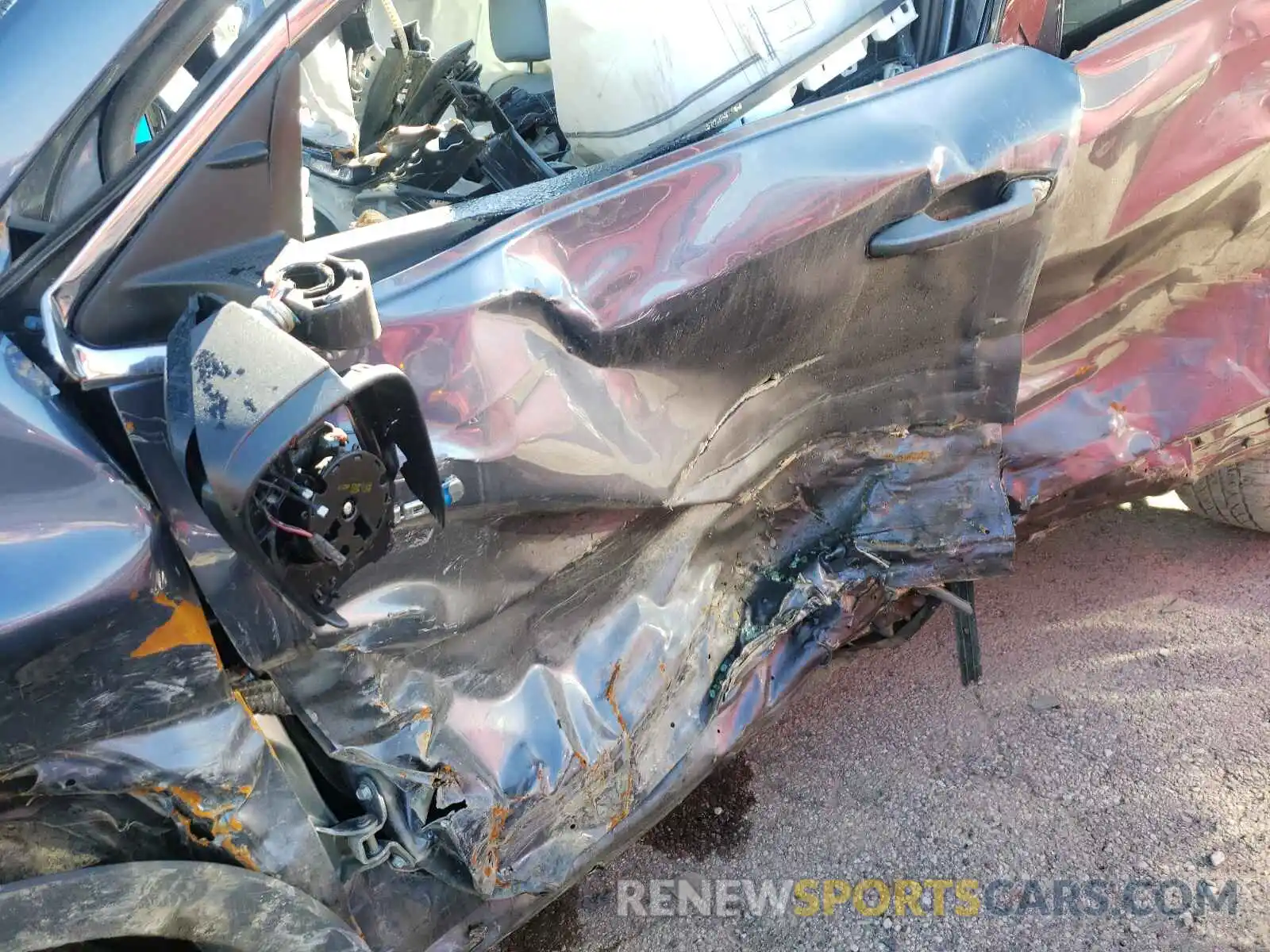 10 Photograph of a damaged car 5TDDGRFH5KS077056 TOYOTA HIGHLANDER 2019