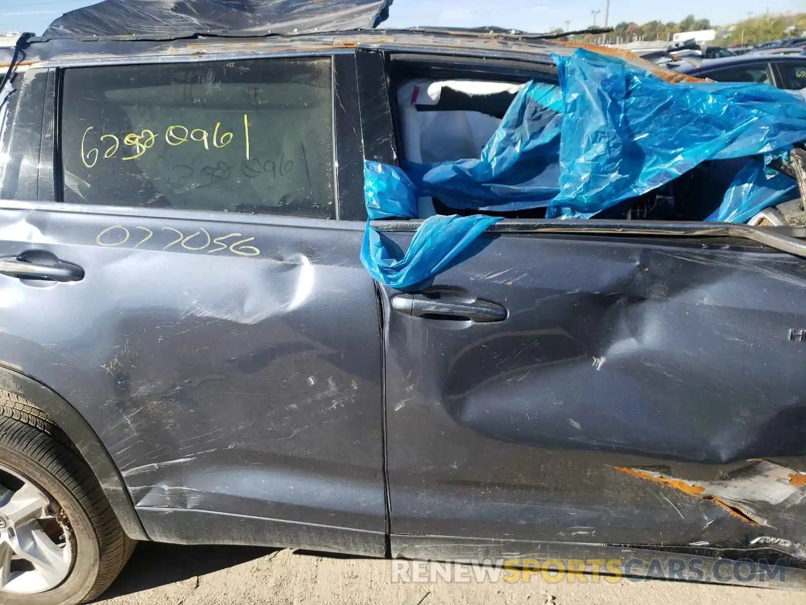 9 Photograph of a damaged car 5TDDGRFH5KS077056 TOYOTA HIGHLANDER 2019