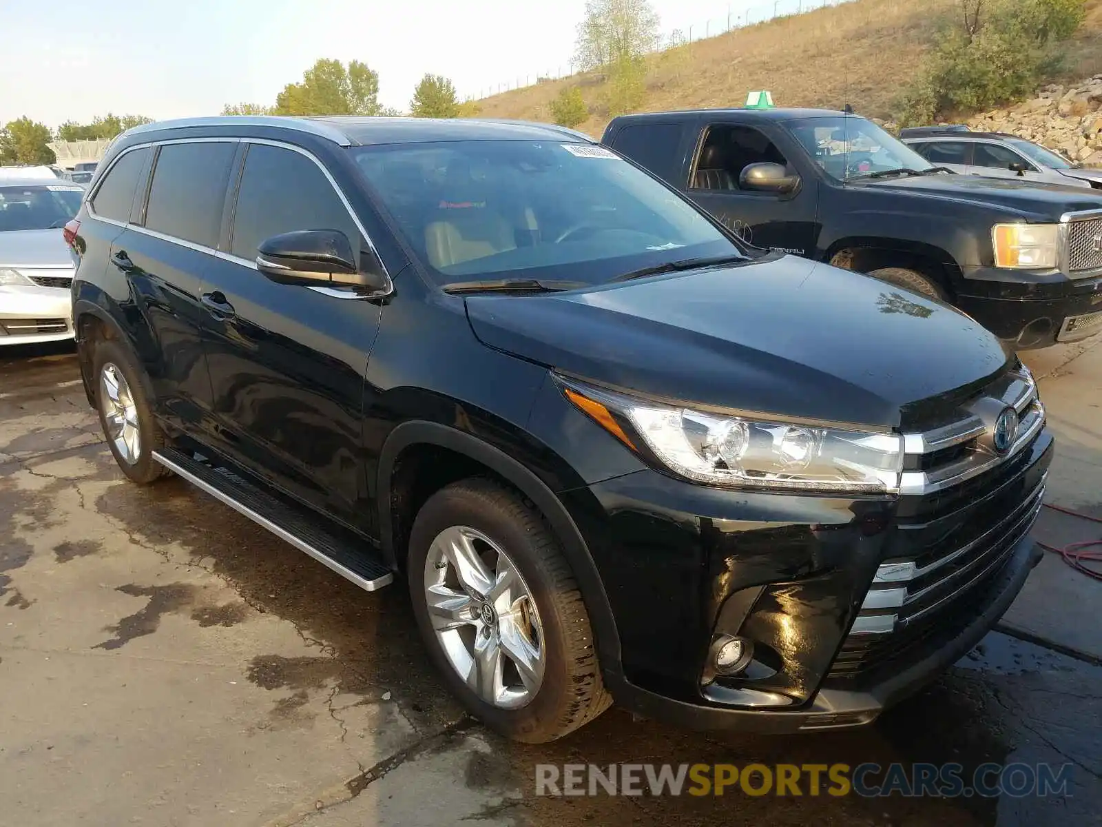 1 Photograph of a damaged car 5TDDGRFH6KS053350 TOYOTA HIGHLANDER 2019