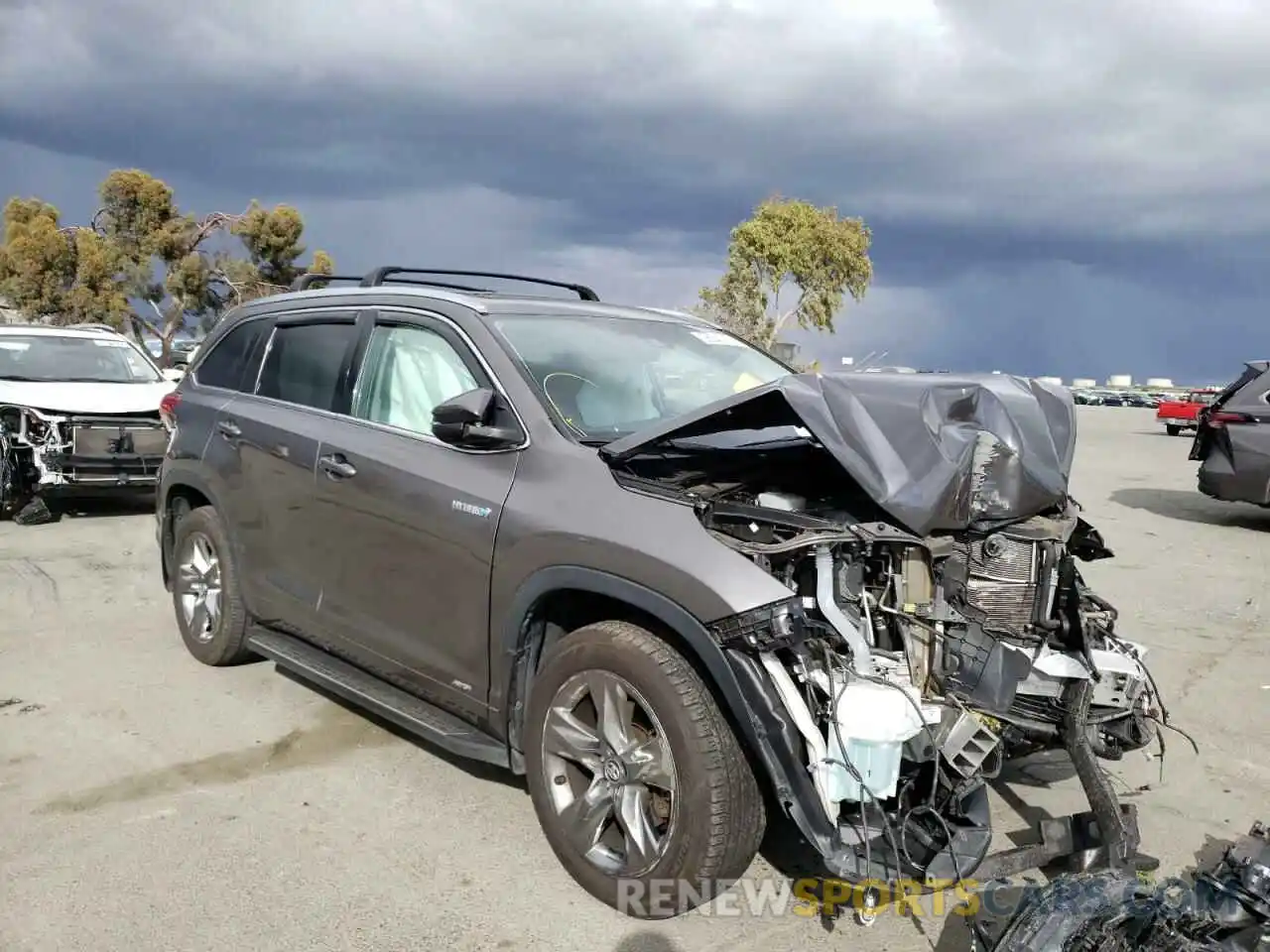 1 Photograph of a damaged car 5TDDGRFH6KS053705 TOYOTA HIGHLANDER 2019