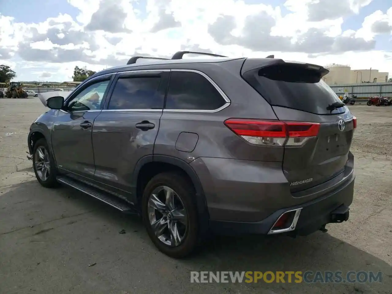 3 Photograph of a damaged car 5TDDGRFH6KS053705 TOYOTA HIGHLANDER 2019