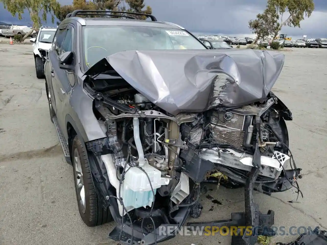 9 Photograph of a damaged car 5TDDGRFH6KS053705 TOYOTA HIGHLANDER 2019