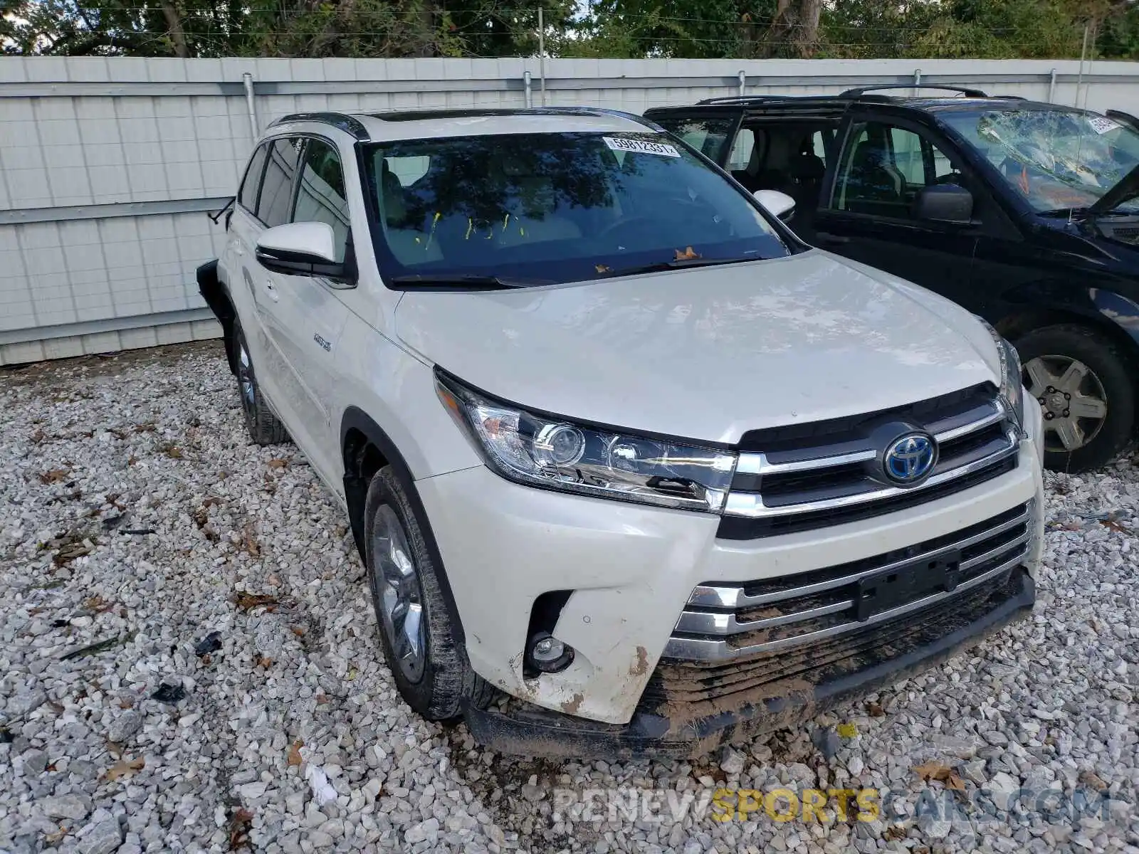 1 Photograph of a damaged car 5TDDGRFH6KS053977 TOYOTA HIGHLANDER 2019