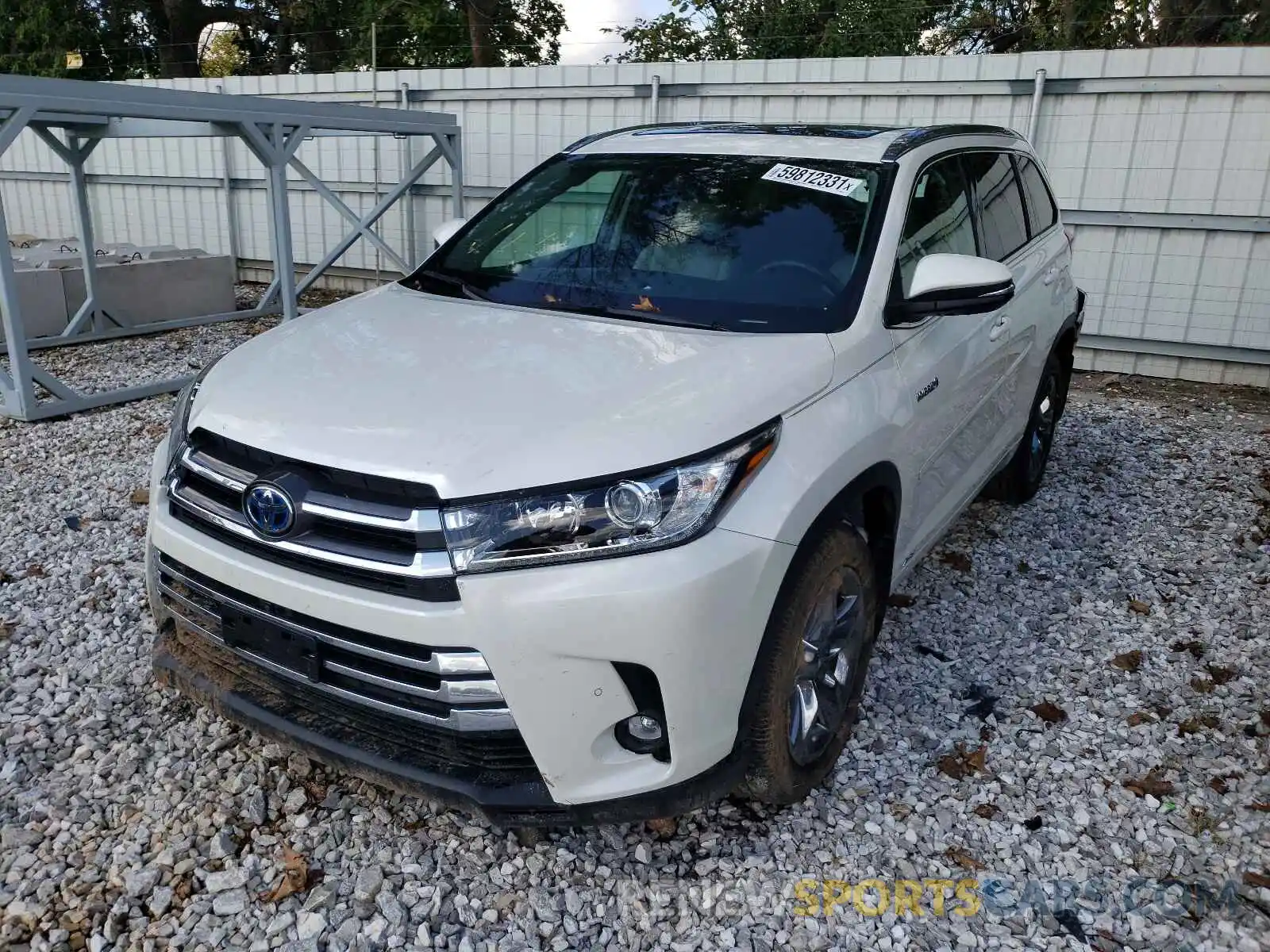 2 Photograph of a damaged car 5TDDGRFH6KS053977 TOYOTA HIGHLANDER 2019