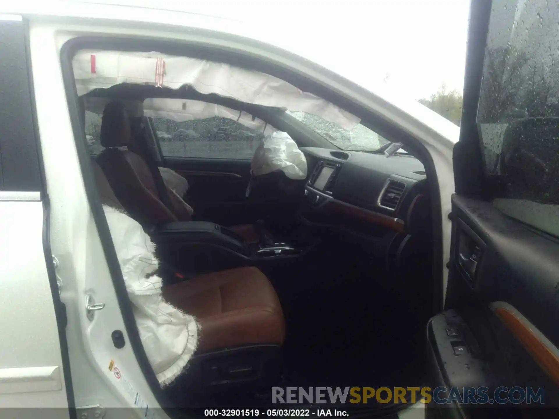 5 Photograph of a damaged car 5TDDGRFH6KS055972 TOYOTA HIGHLANDER 2019