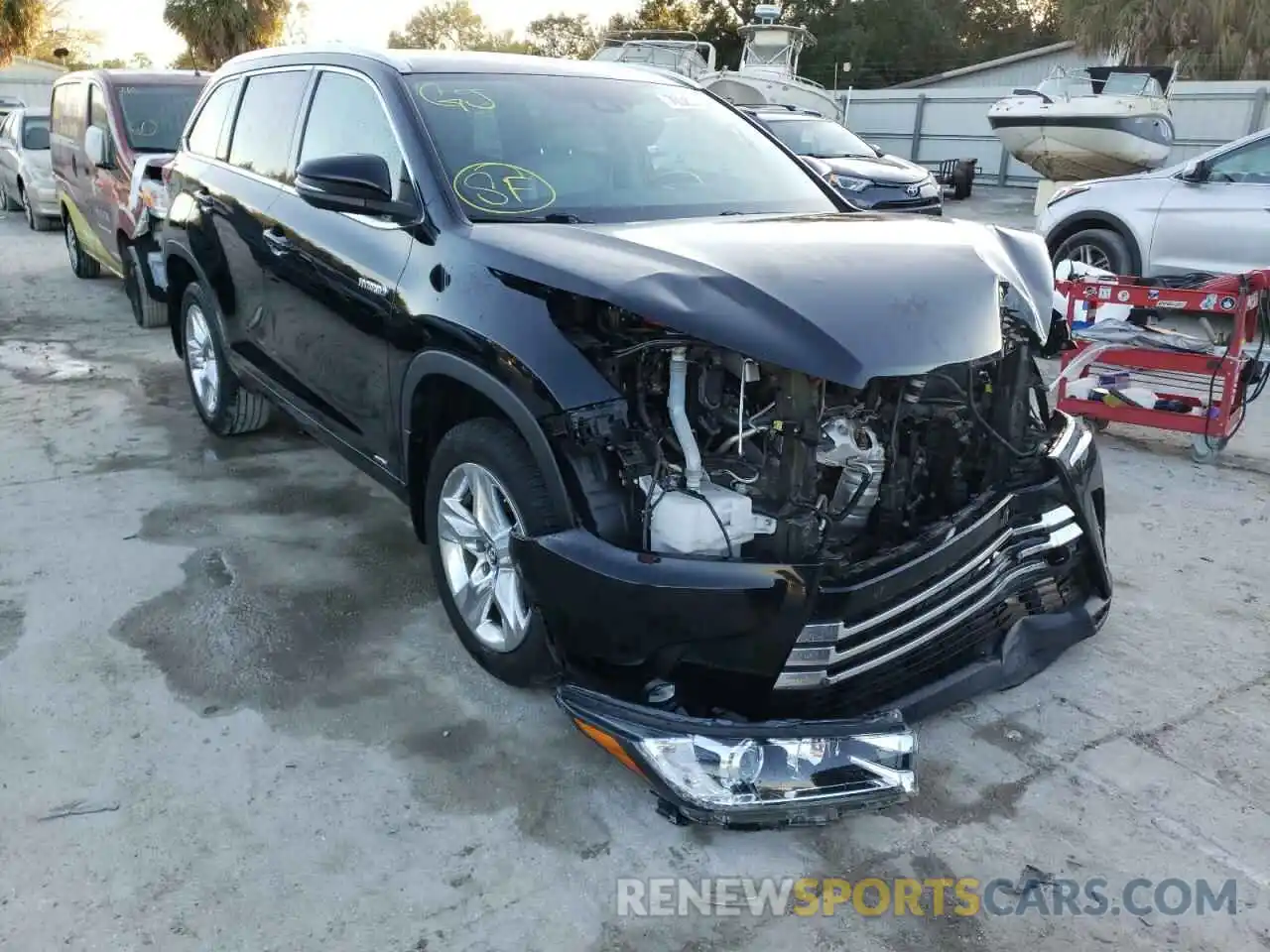 1 Photograph of a damaged car 5TDDGRFH6KS059973 TOYOTA HIGHLANDER 2019