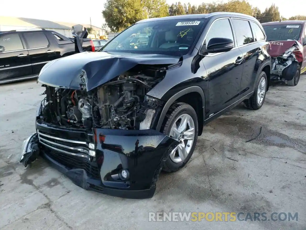 2 Photograph of a damaged car 5TDDGRFH6KS059973 TOYOTA HIGHLANDER 2019