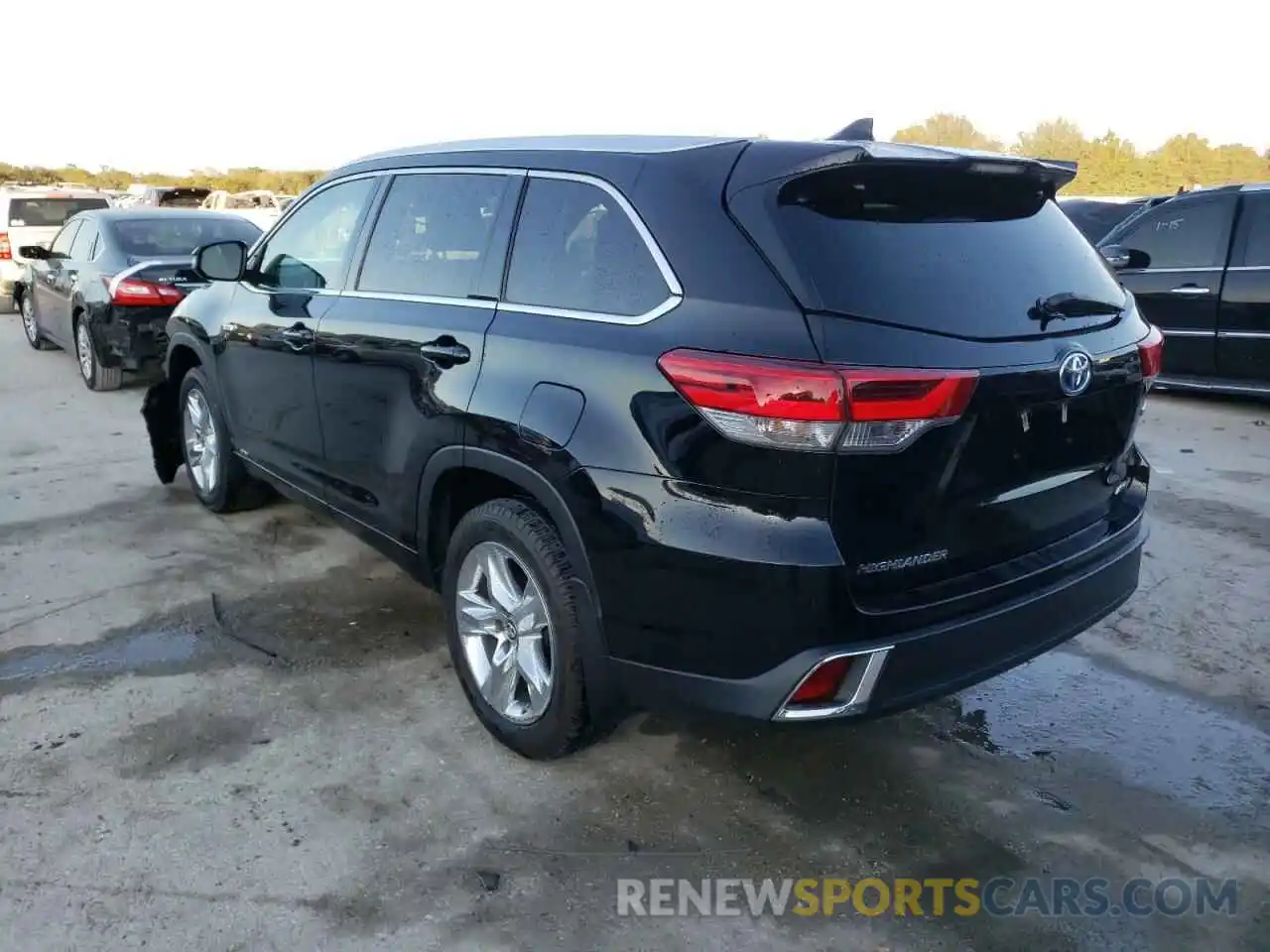 3 Photograph of a damaged car 5TDDGRFH6KS059973 TOYOTA HIGHLANDER 2019