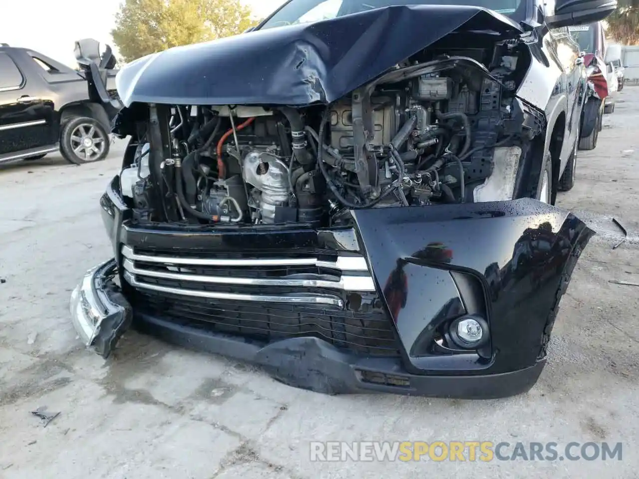 9 Photograph of a damaged car 5TDDGRFH6KS059973 TOYOTA HIGHLANDER 2019