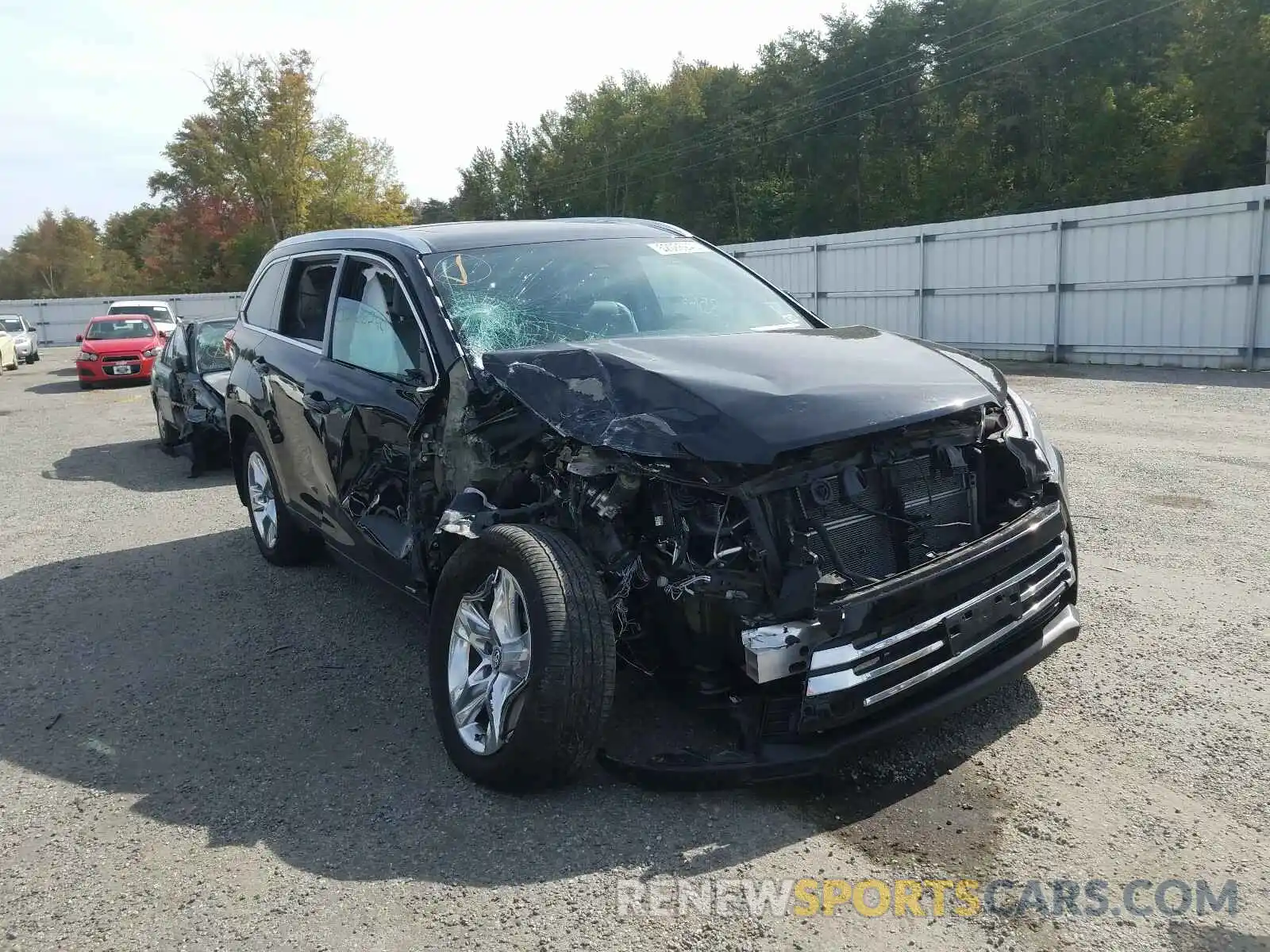 1 Photograph of a damaged car 5TDDGRFH6KS062372 TOYOTA HIGHLANDER 2019