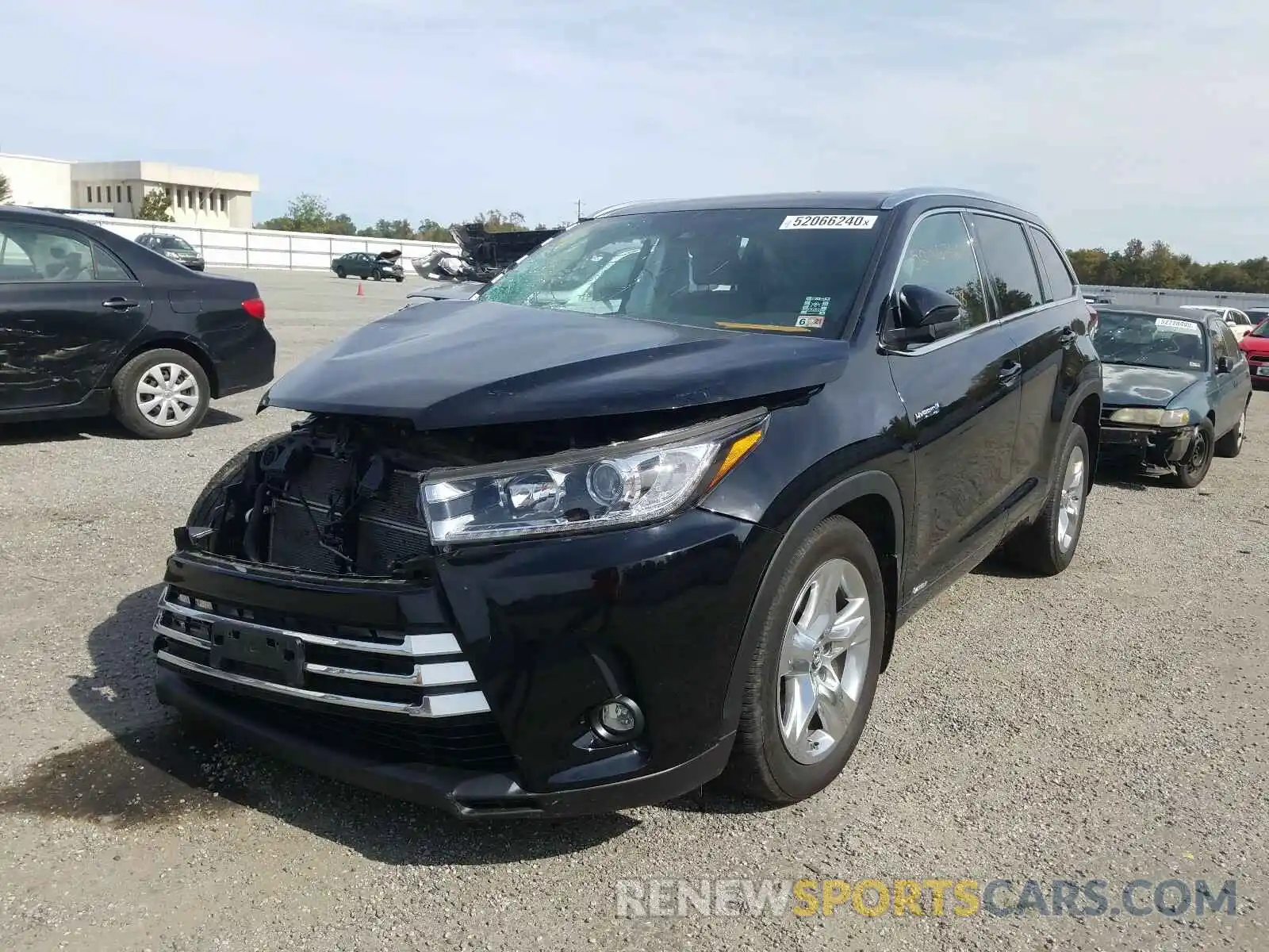 2 Photograph of a damaged car 5TDDGRFH6KS062372 TOYOTA HIGHLANDER 2019