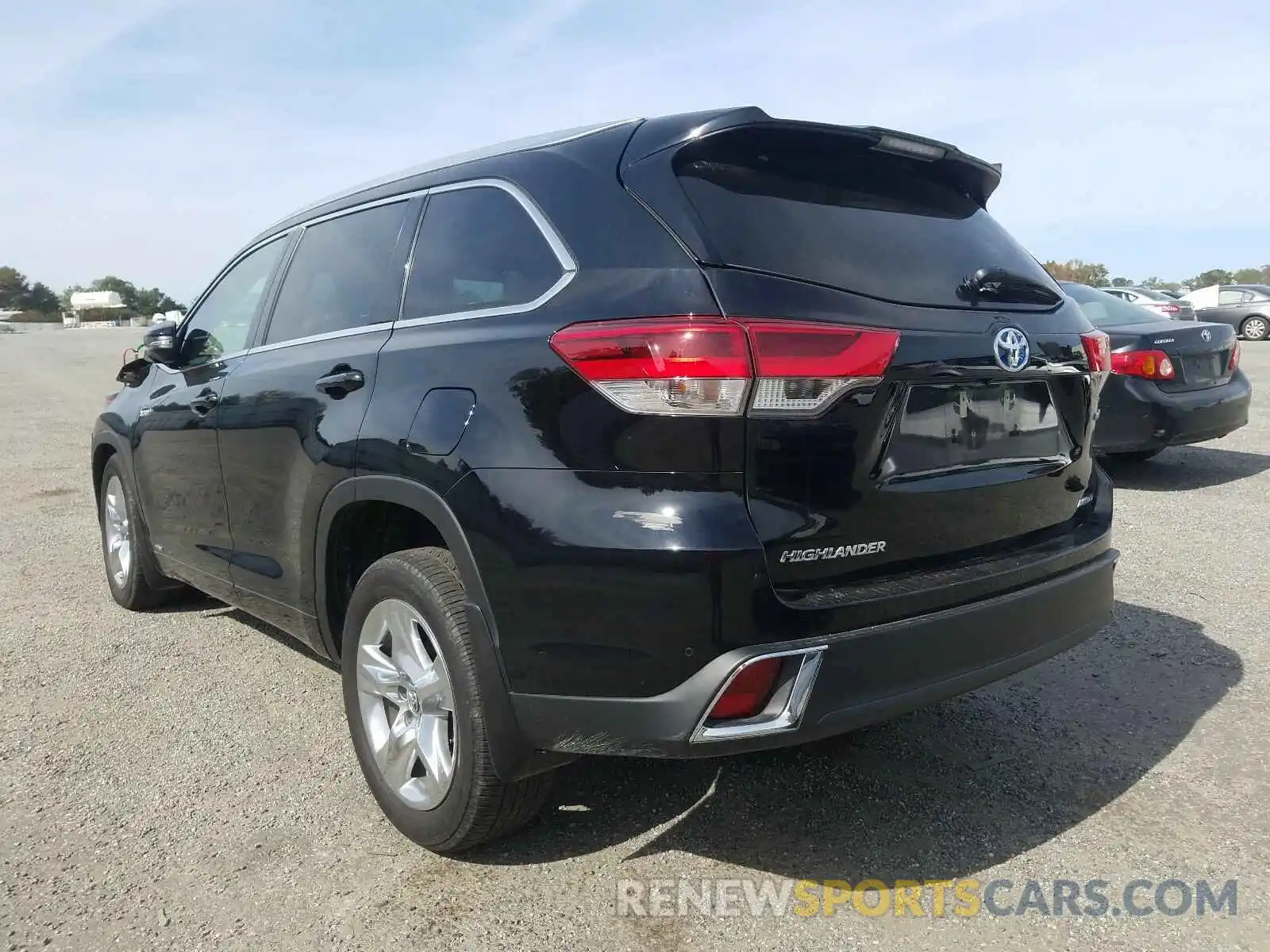 3 Photograph of a damaged car 5TDDGRFH6KS062372 TOYOTA HIGHLANDER 2019